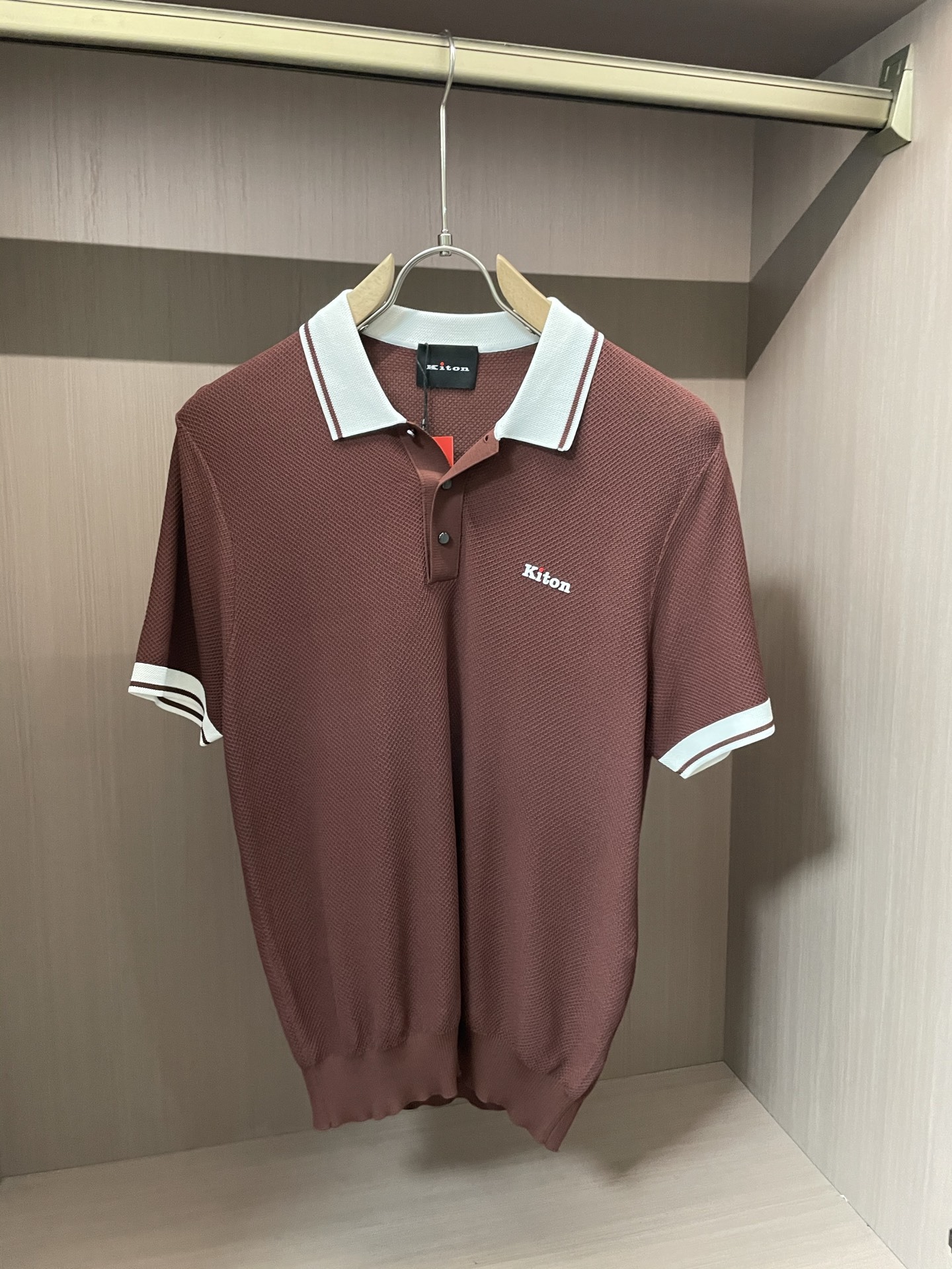 Kiton 2025春夏最新男士翻领短袖针织衫,精选针织棉质面料制成, 60支超柔长绒棉,16针密致针
