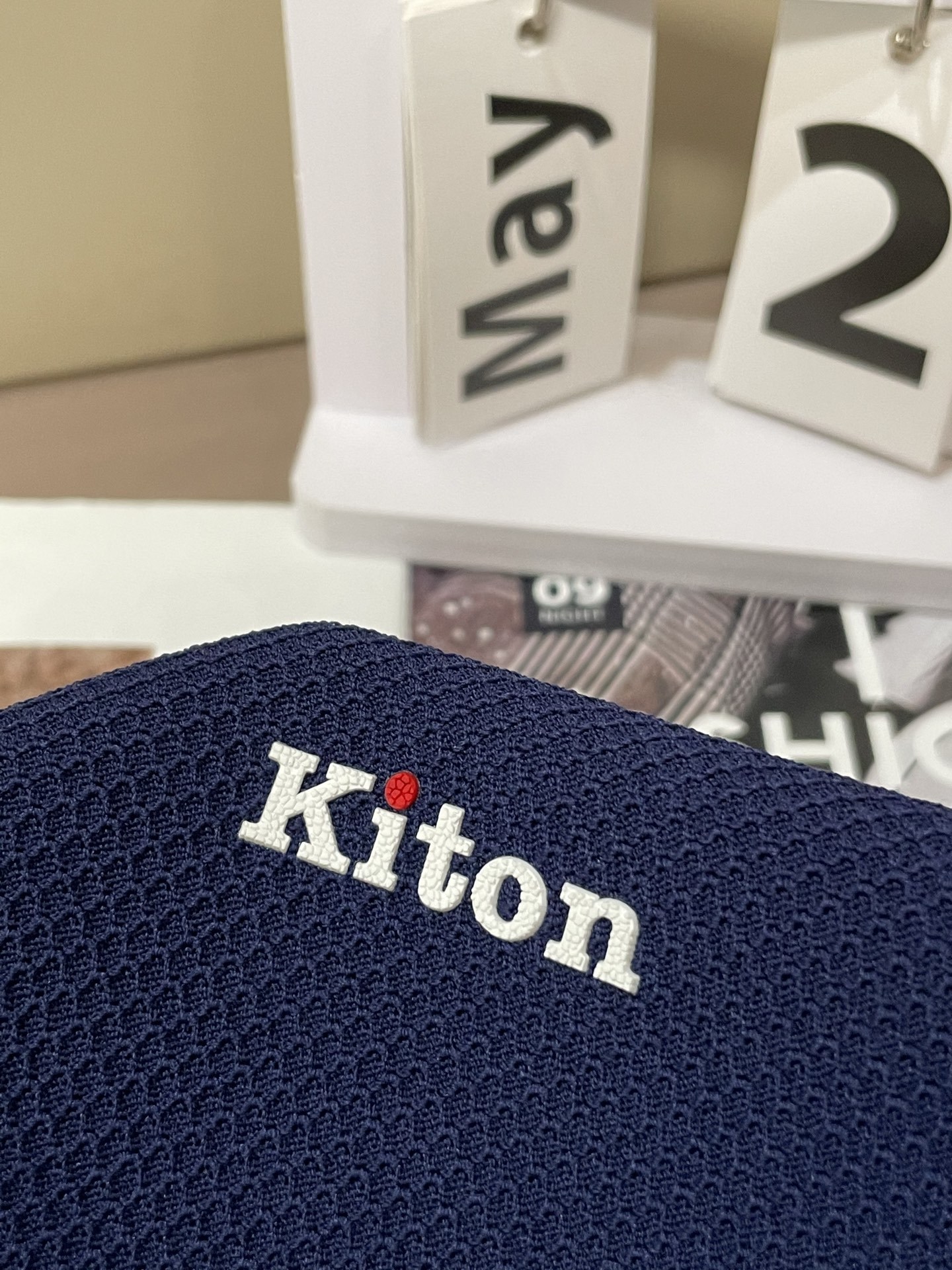 Kiton 2025春夏最新男士翻领短袖针织衫,精选针织棉质面料制成, 60支超柔长绒棉,16针密致针