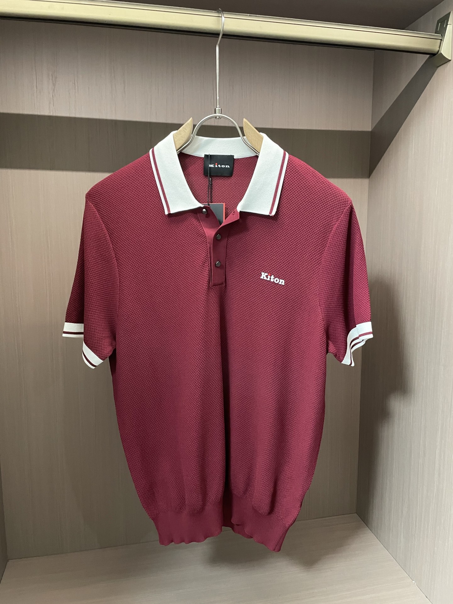 Kiton 2025春夏最新男士翻领短袖针织衫,精选针织棉质面料制成, 60支超柔长绒棉,16针密致针