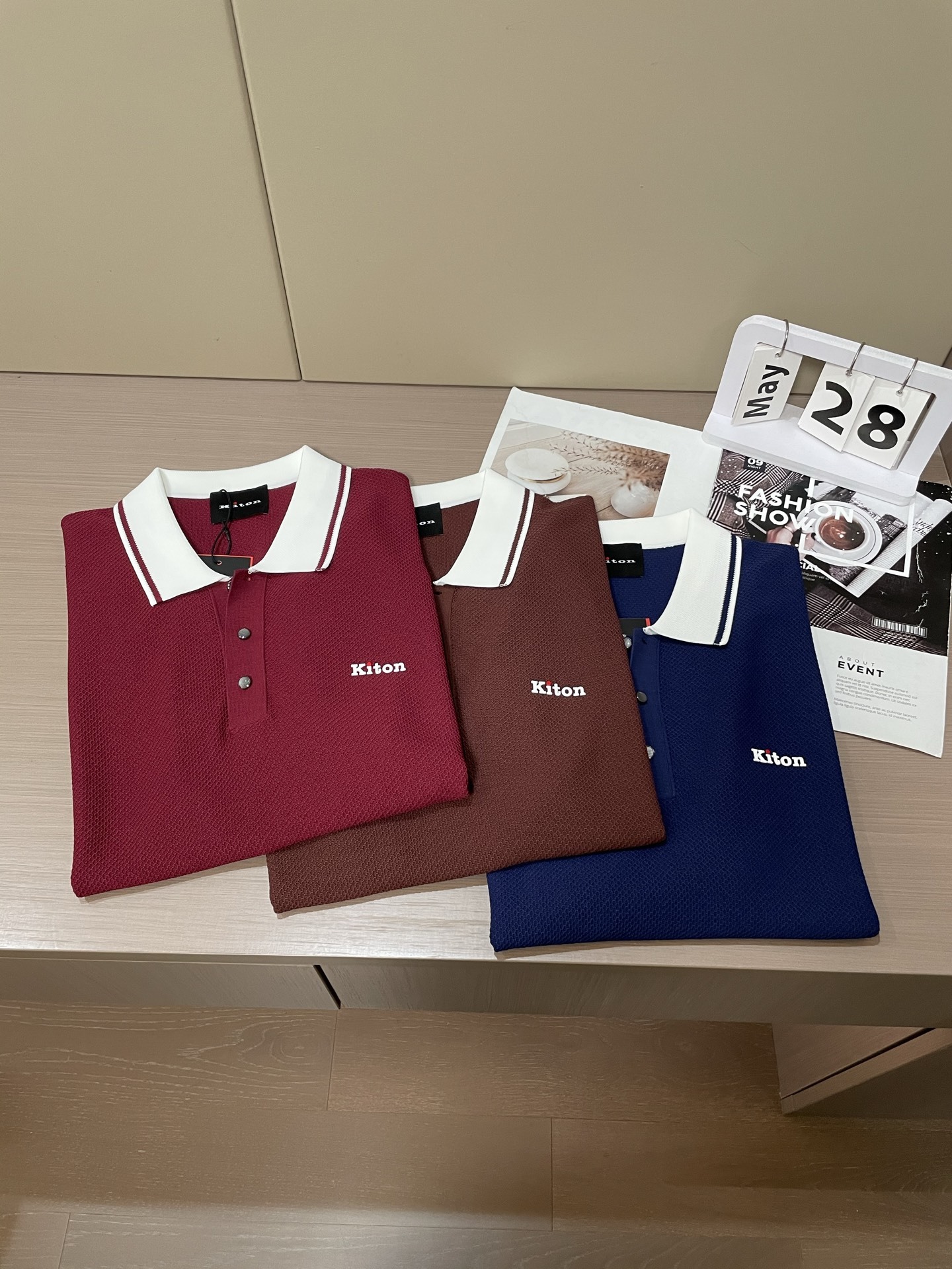 Kiton 2025春夏最新男士翻领短袖针织衫,精选针织棉质面料制成, 60支超柔长绒棉,16针密致针
