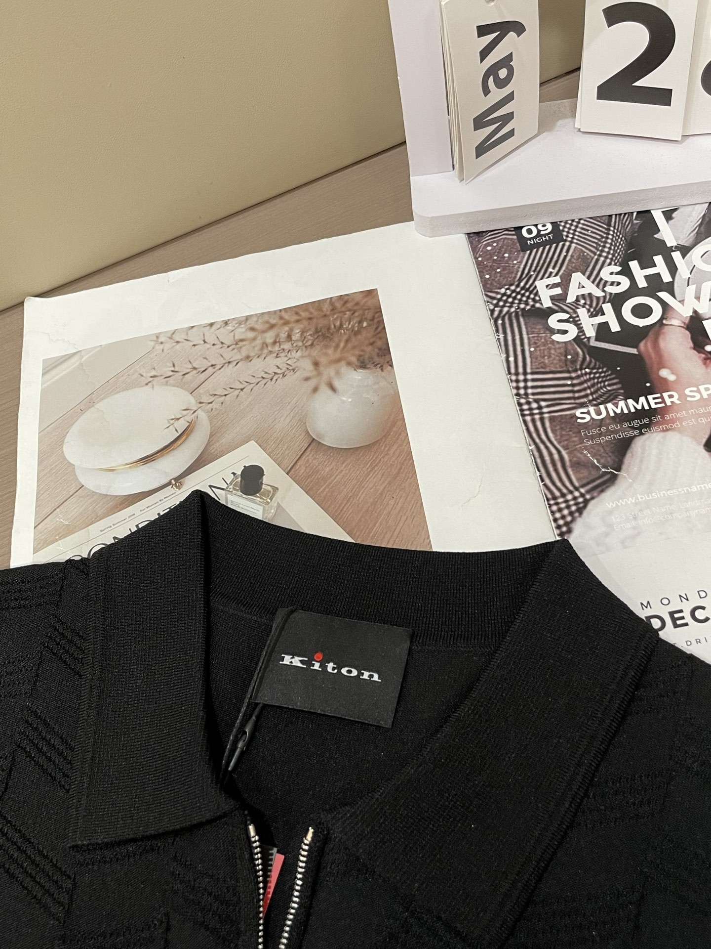 Kiton 2025春夏最新男士翻领短袖针织衫,精选针织棉质面料制成, 60支超柔长绒棉,16针密致针