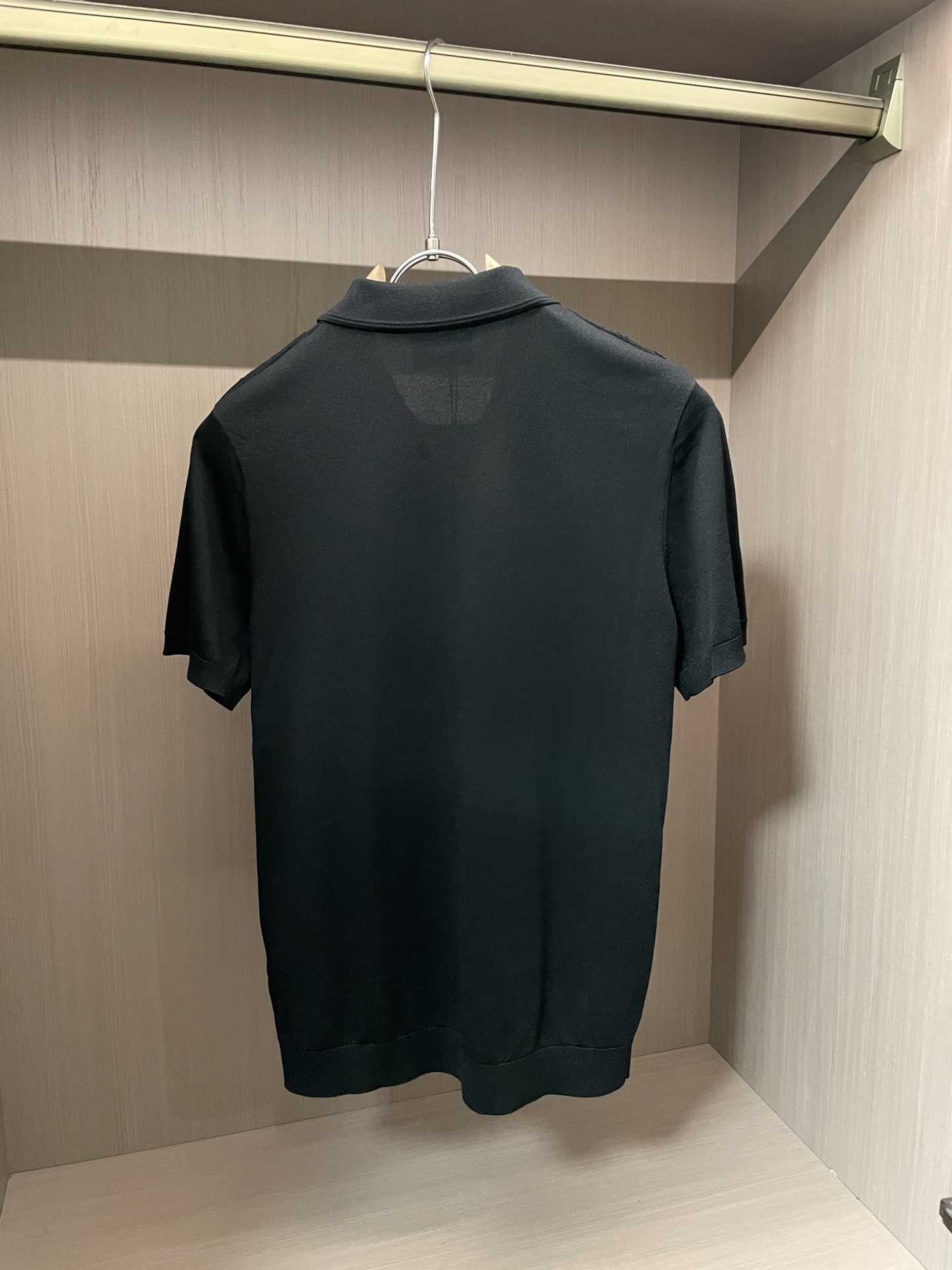 Kiton 2025春夏最新男士翻领短袖针织衫,精选针织棉质面料制成, 60支超柔长绒棉,16针密致针