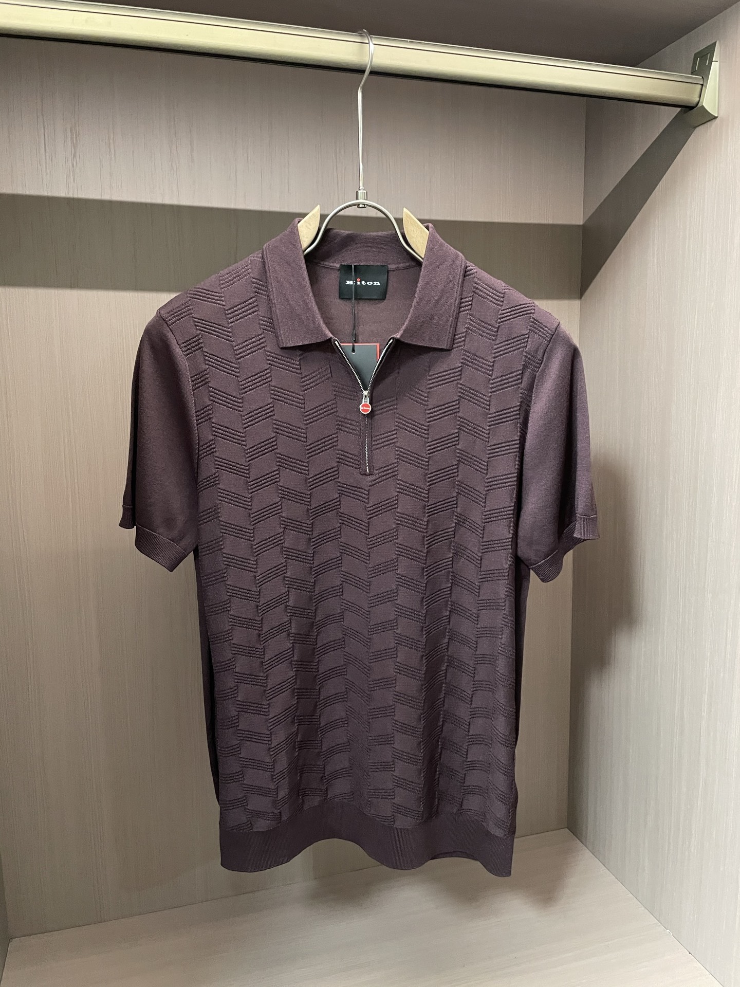 Kiton 2025春夏最新男士翻领短袖针织衫,精选针织棉质面料制成, 60支超柔长绒棉,16针密致针