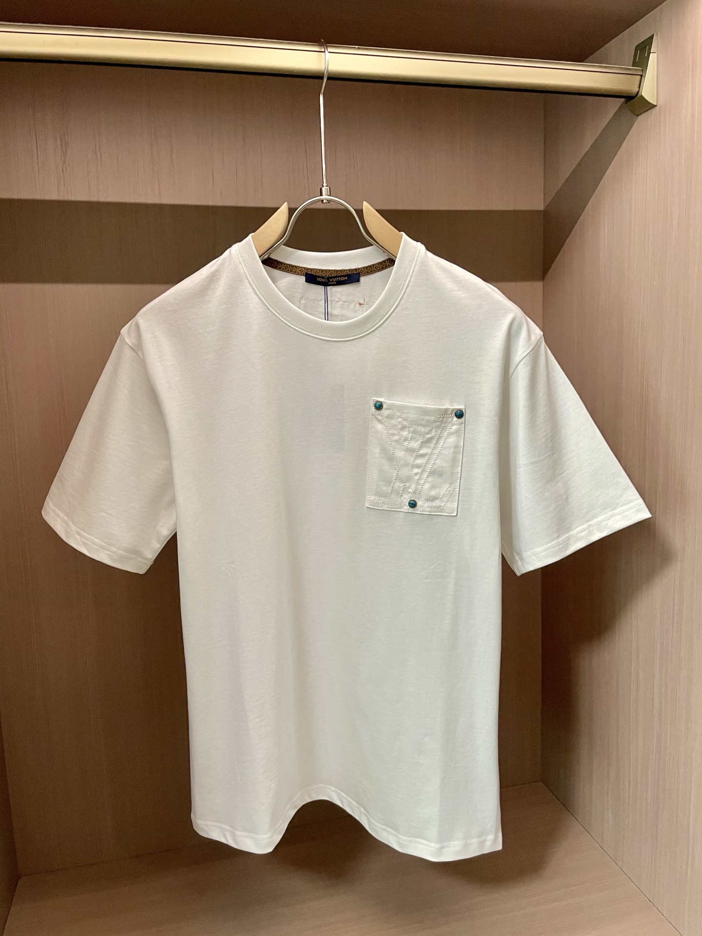 
Lv  官网同款 官网同款 官网同款⚠️
重磅推荐！2025ss夏装新品 专柜在售 最新系列图案log