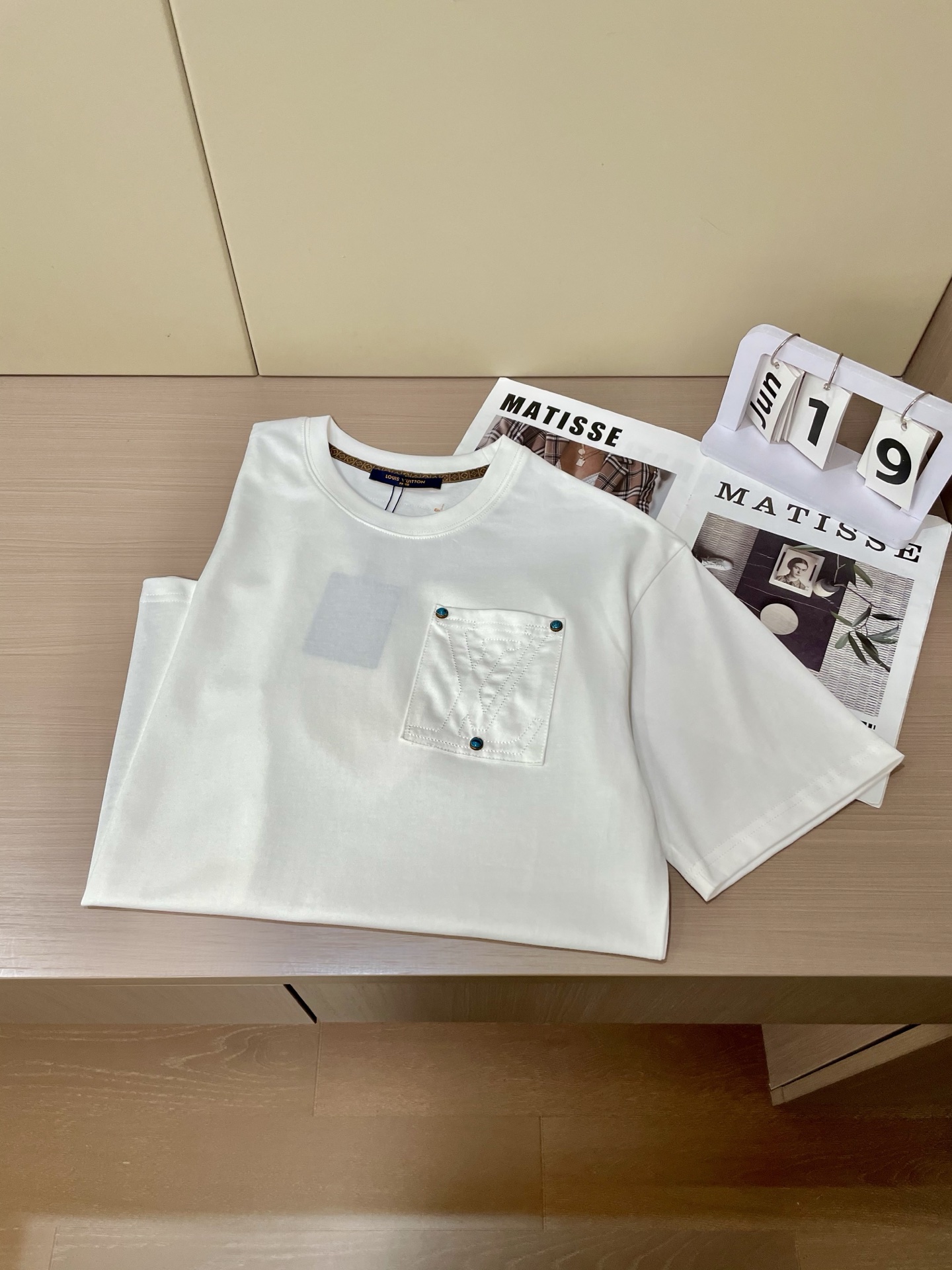 
Lv  官网同款 官网同款 官网同款⚠️
重磅推荐！2025ss夏装新品 专柜在售 最新系列图案log