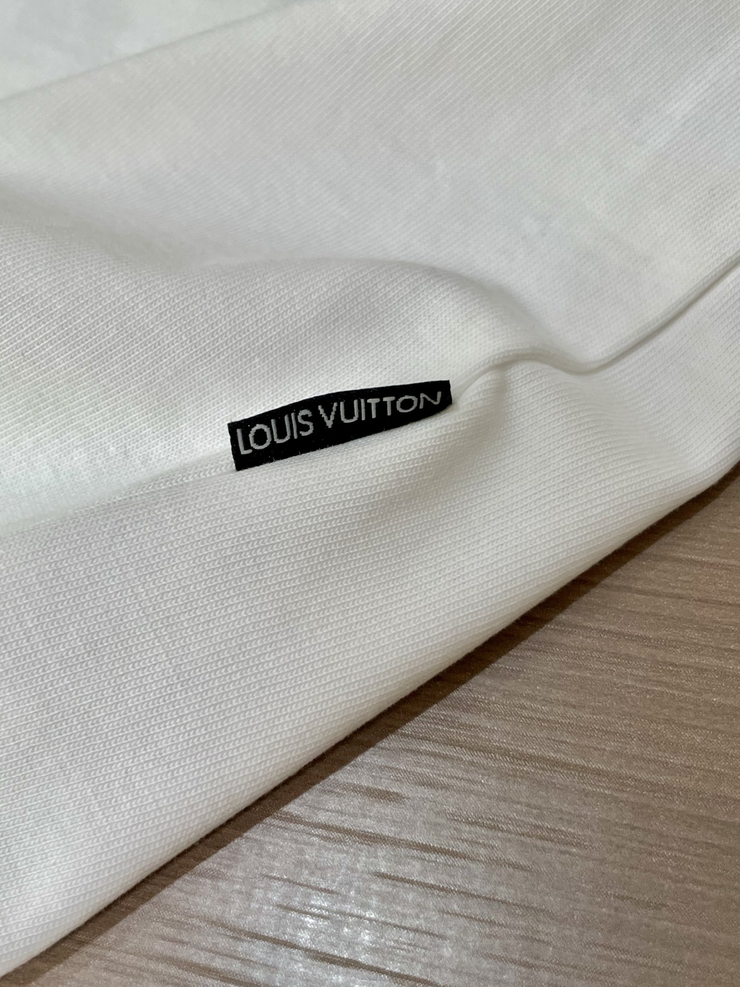 
Lv  官网同款 官网同款 官网同款⚠️
重磅推荐！2025ss夏装新品 专柜在售 最新系列图案log