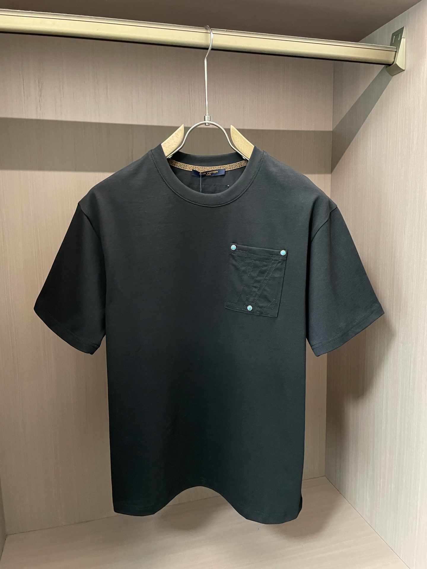 
Lv  官网同款 官网同款 官网同款⚠️
重磅推荐！2025ss夏装新品 专柜在售 最新系列图案log