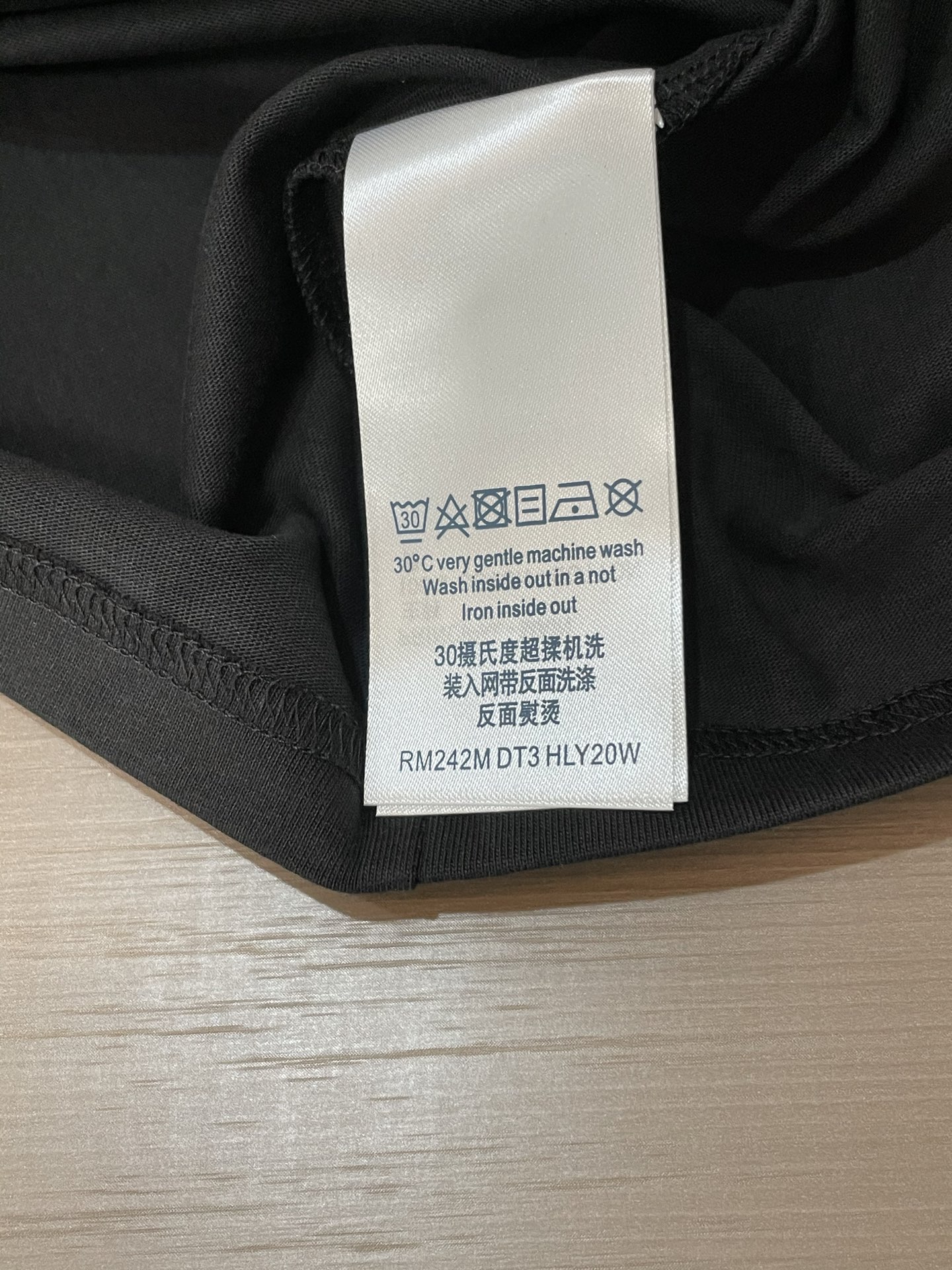 
Lv 官网同款 官网同款 官网同款⚠️
重磅推荐！2025ss夏装新品 专柜在售 最新系列图案logo
