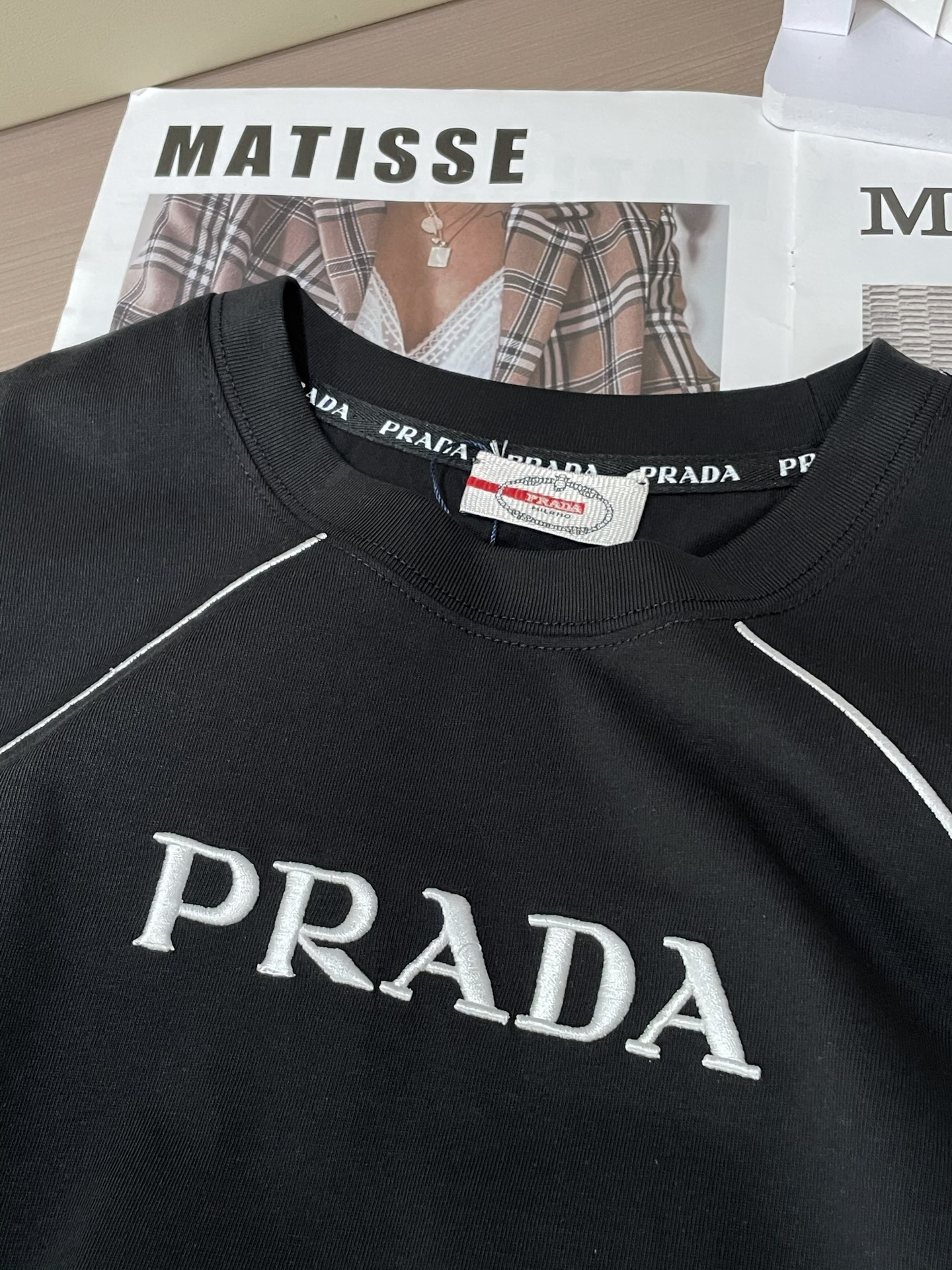 
Prad  官网同款 官网同款 官网同款⚠️
重磅推荐！2025ss夏装新品 专柜在售 最新系列图案l