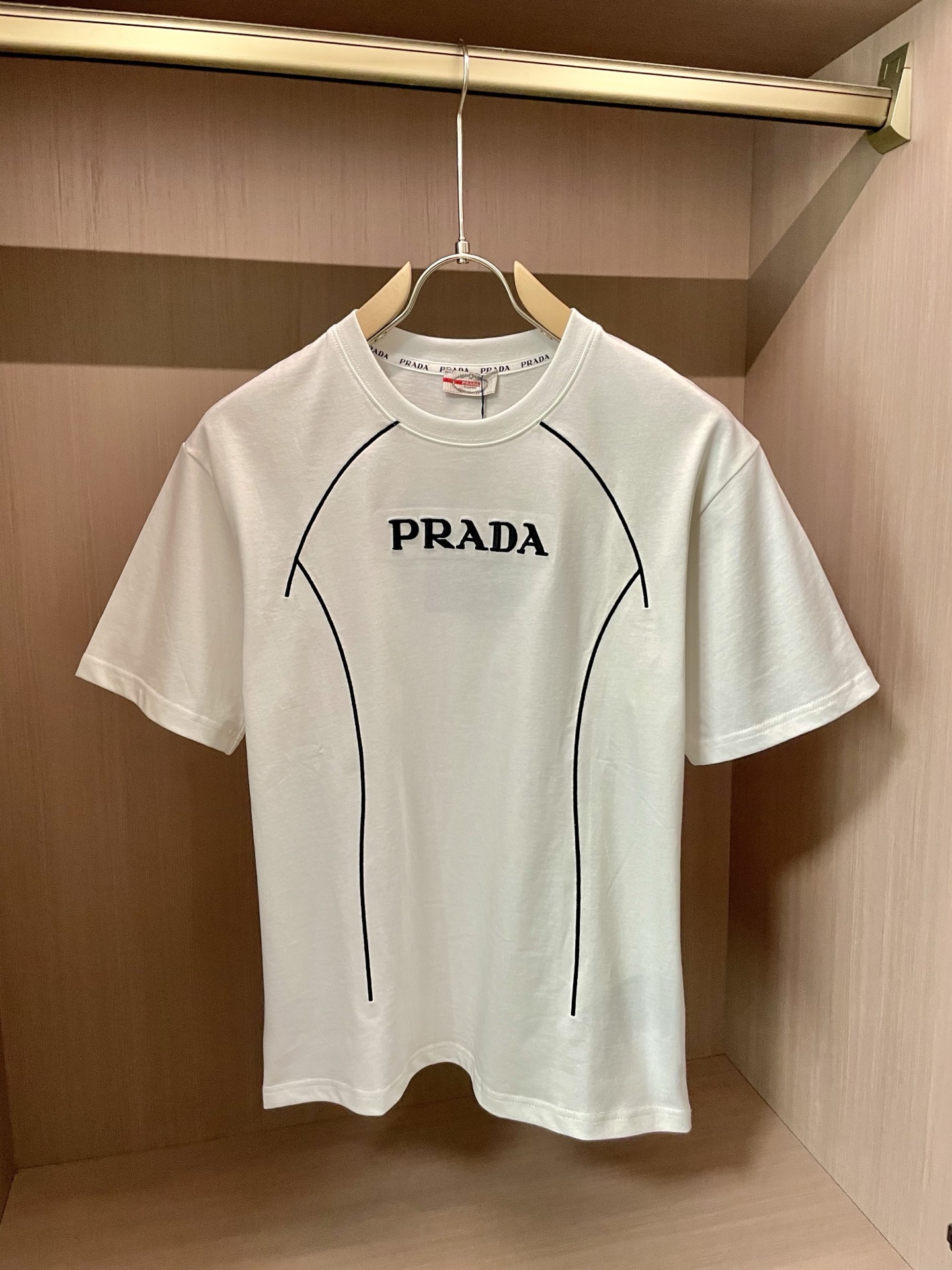 
Prad  官网同款 官网同款 官网同款⚠️
重磅推荐！2025ss夏装新品 专柜在售 最新系列图案l