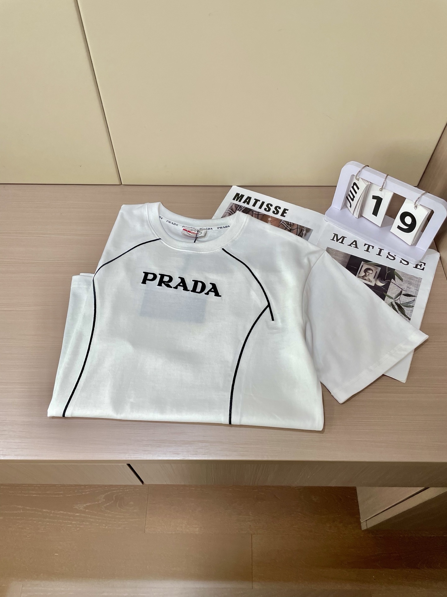 
Prad  官网同款 官网同款 官网同款⚠️
重磅推荐！2025ss夏装新品 专柜在售 最新系列图案l