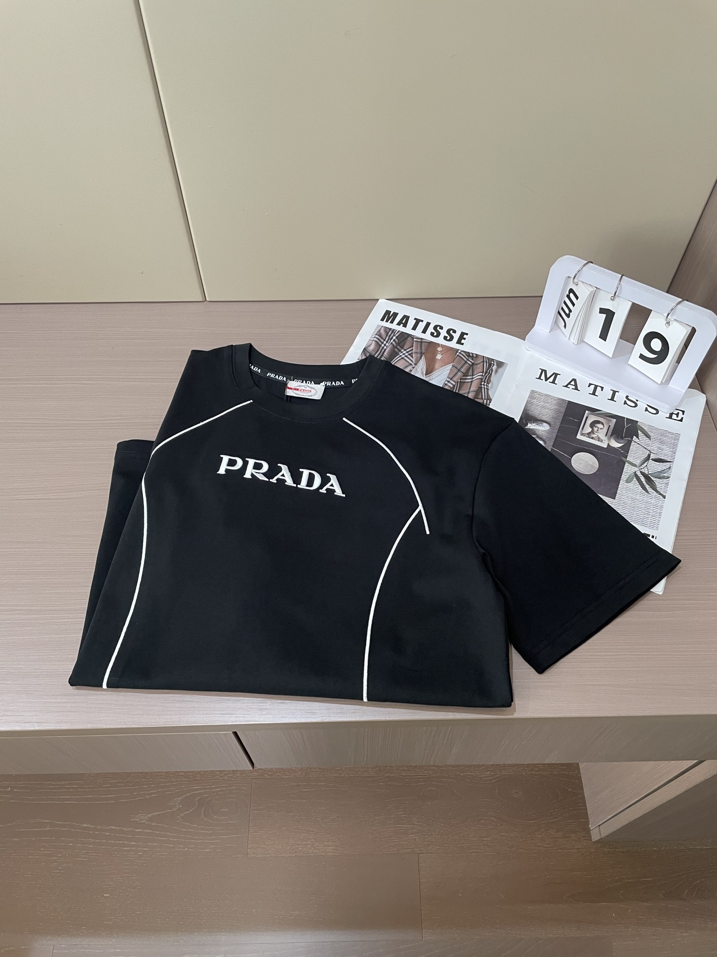 
Prad  官网同款 官网同款 官网同款⚠️
重磅推荐！2025ss夏装新品 专柜在售 最新系列图案l