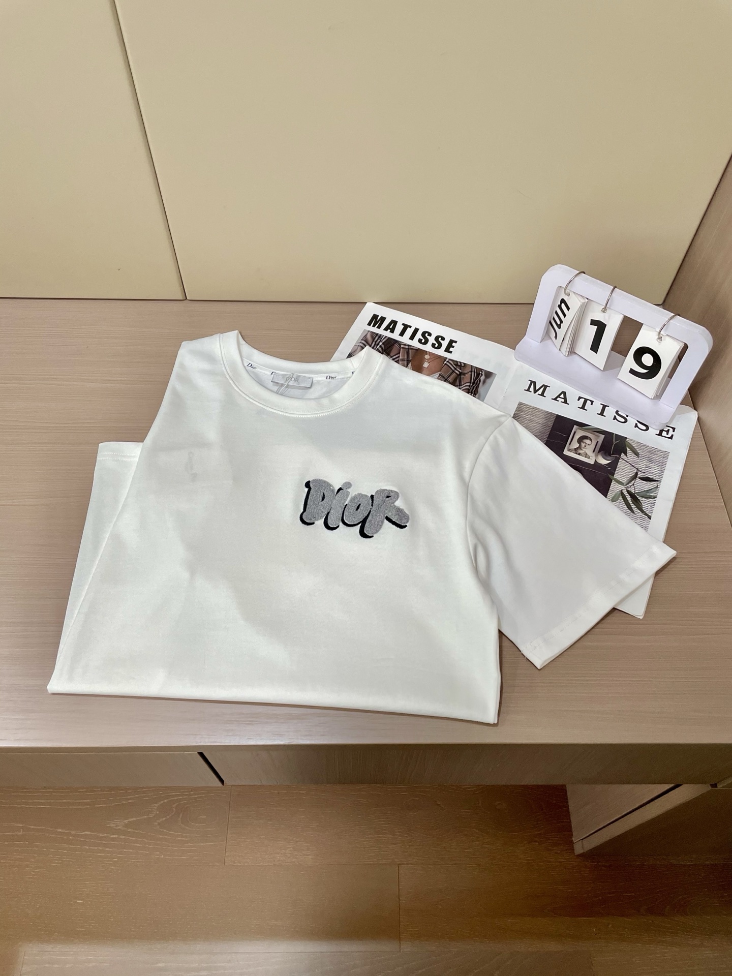 
Dior  官网同款 官网同款 官网同款⚠️
重磅推荐！2025ss夏装新品 专柜在售 最新系列图案l