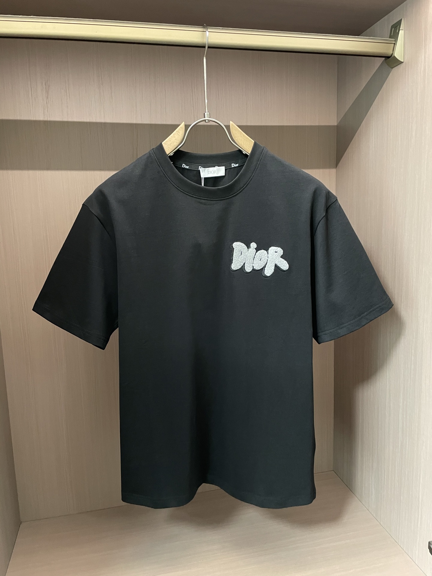 
Dior  官网同款 官网同款 官网同款⚠️
重磅推荐！2025ss夏装新品 专柜在售 最新系列图案l