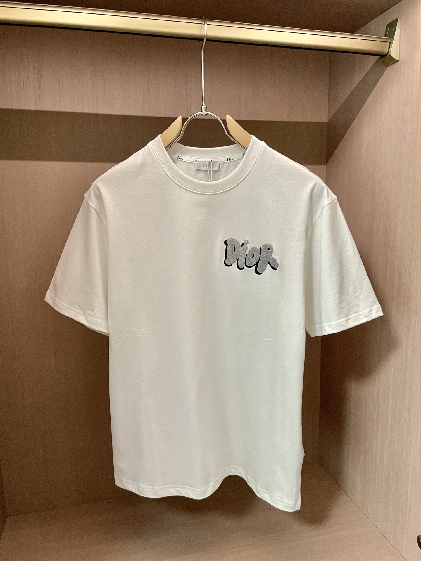 
Dior  官网同款 官网同款 官网同款⚠️
重磅推荐！2025ss夏装新品 专柜在售 最新系列图案l