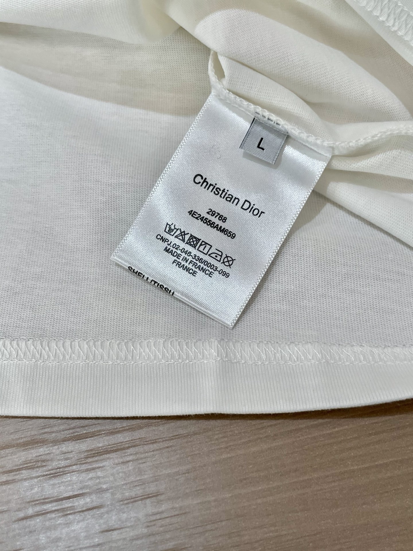
Dior  官网同款 官网同款 官网同款⚠️
重磅推荐！2025ss夏装新品 专柜在售 最新系列图案l
