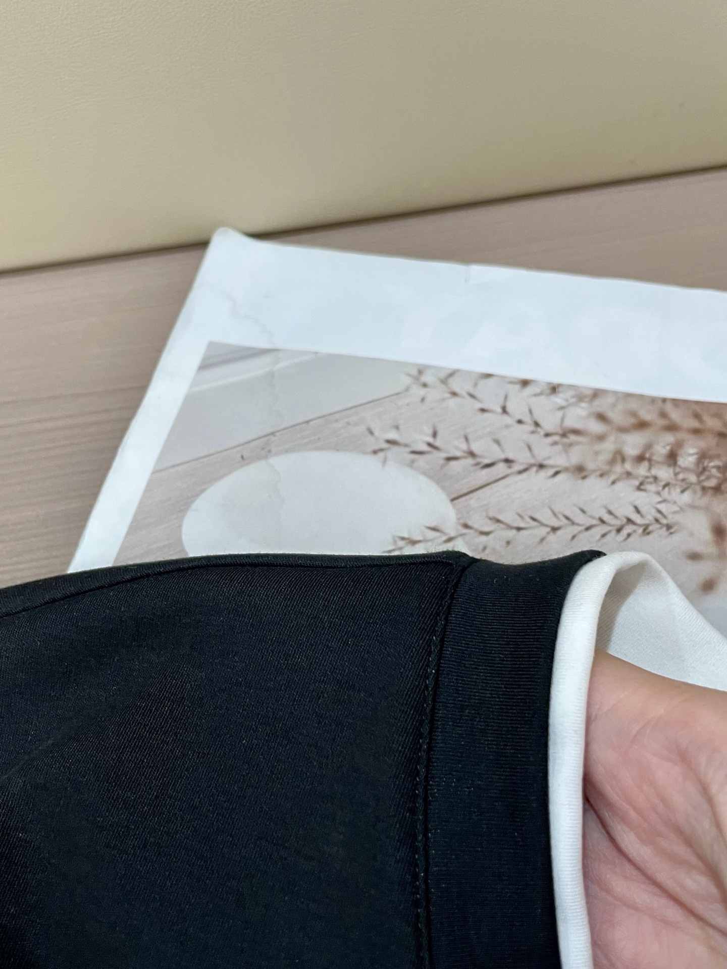 尺码m-xxxl
被问爆的「暗藏玄机」V领T恤!Dior风精致感杀疯了
谁懂啊!这件V领T恤乍看