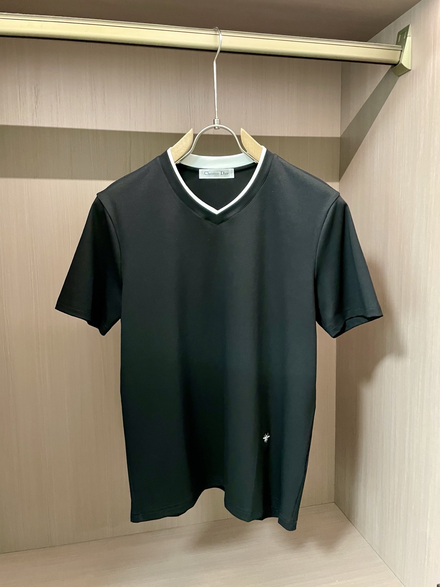 尺码m-xxxl
被问爆的「暗藏玄机」V领T恤!Dior风精致感杀疯了
谁懂啊!这件V领T恤乍看