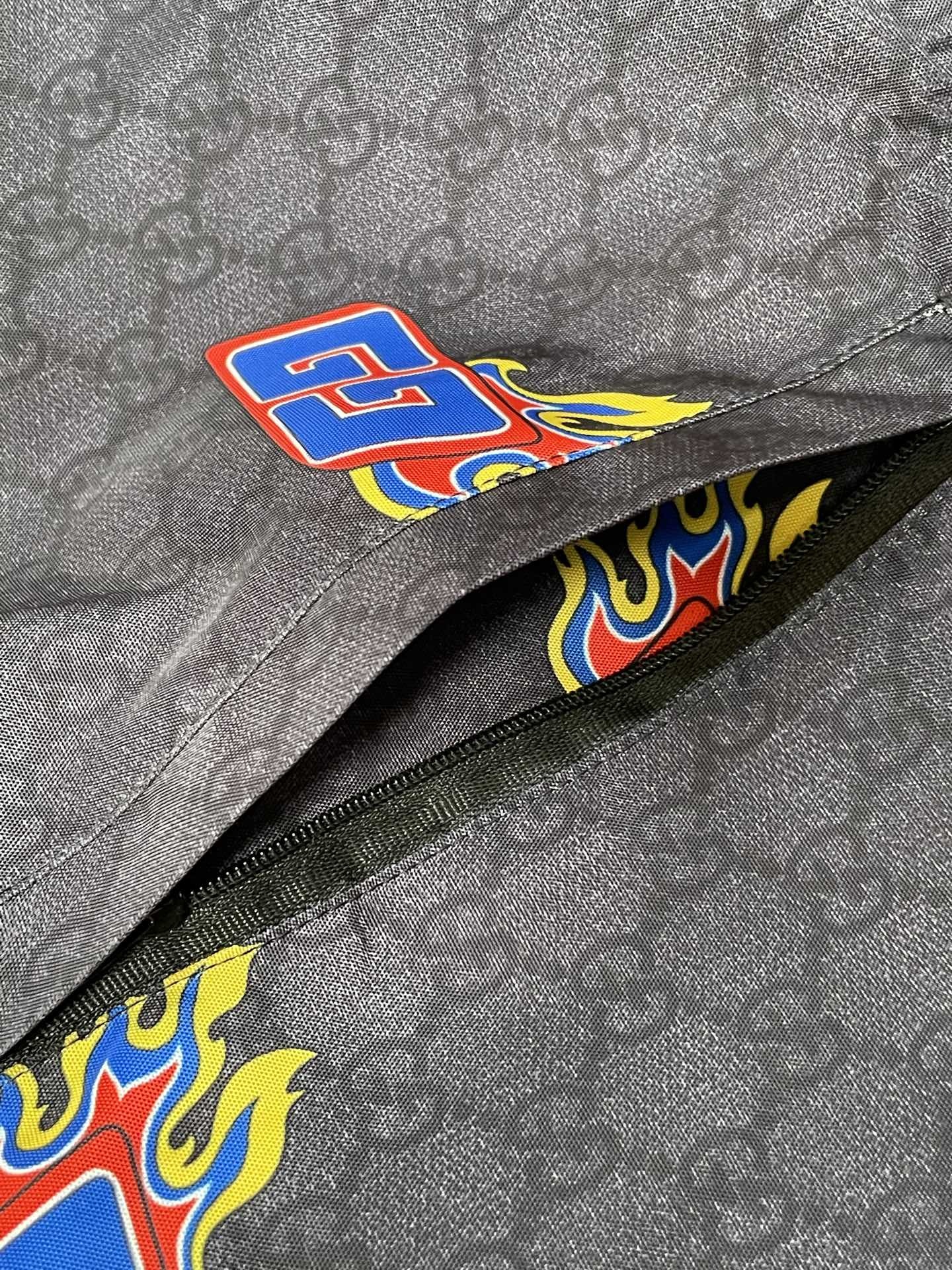 尺码46 48 50 52
古驰杀疯了‼️ 火焰GG外套把街头炸穿了
谁懂啊!古驰这款火焰GG外