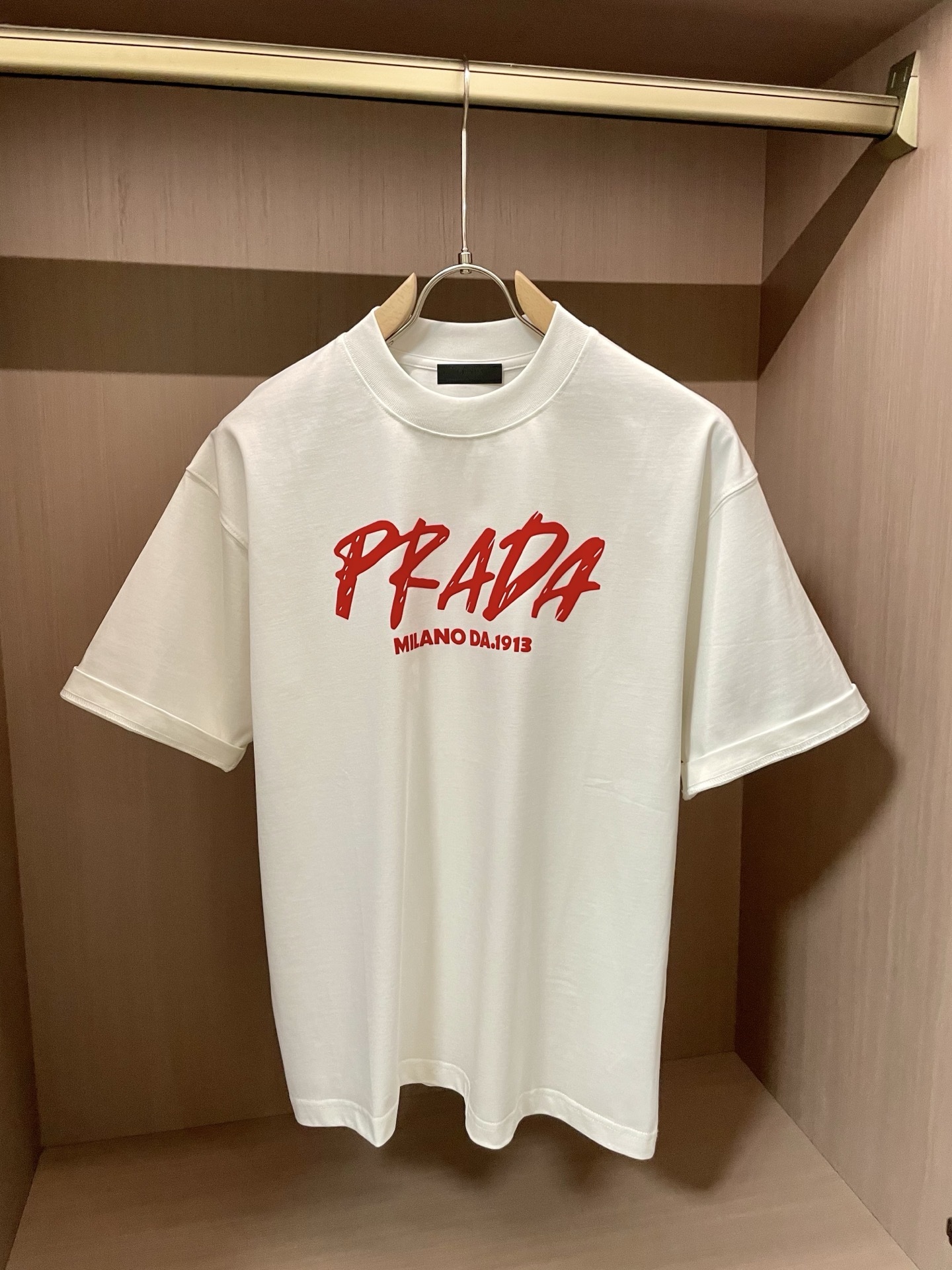 尺码S-XXXL(偏大两个码)
最大可穿250斤‼️
谁懂啊!Prada把「叛逆美学」玩到飞起💥