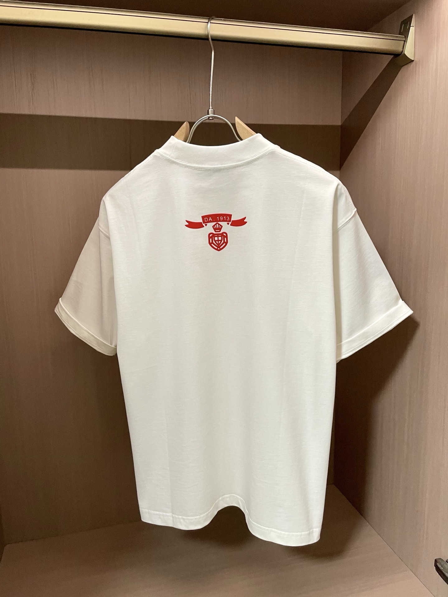 尺码S-XXXL(偏大两个码)
最大可穿250斤‼️
谁懂啊!Prada把「叛逆美学」玩到飞起💥
