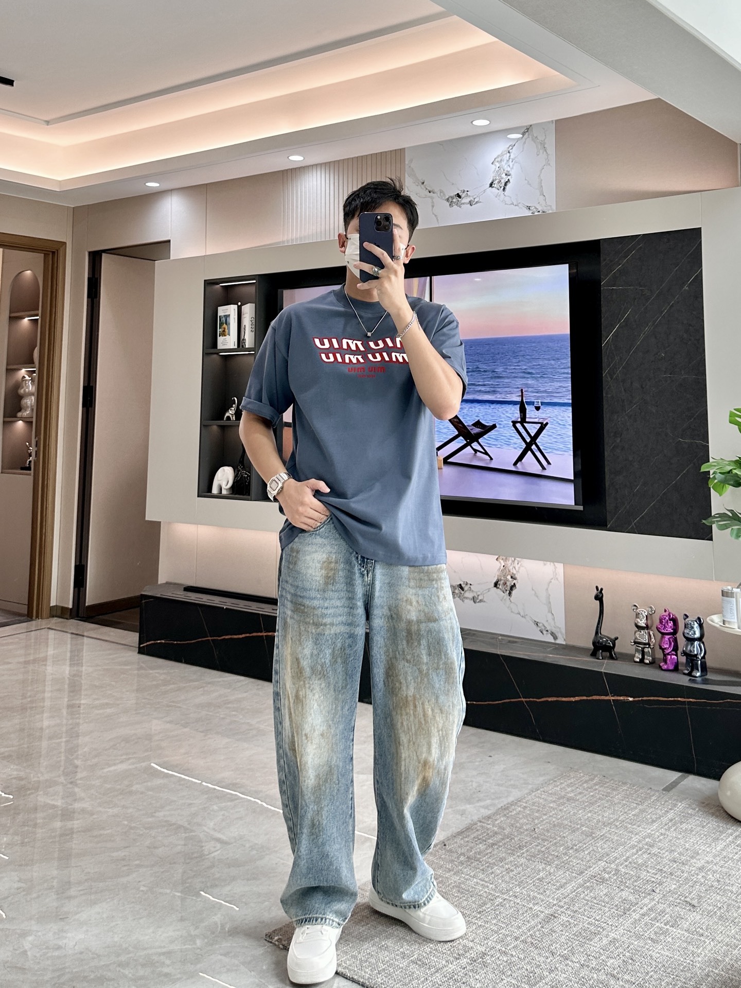 尺码S-XXXL(偏大两个码)
男生穿Miu Miu?这波「雅痞少年感」杀疯了💙
谁懂啊!男生穿