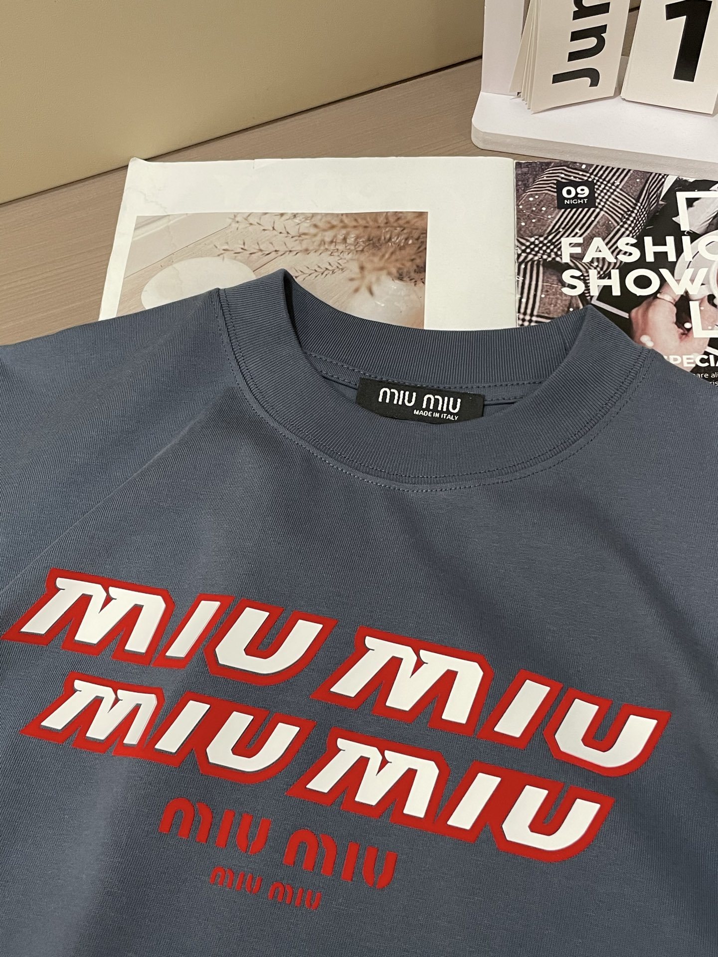 尺码S-XXXL(偏大两个码)
男生穿Miu Miu?这波「雅痞少年感」杀疯了💙
谁懂啊!男生穿