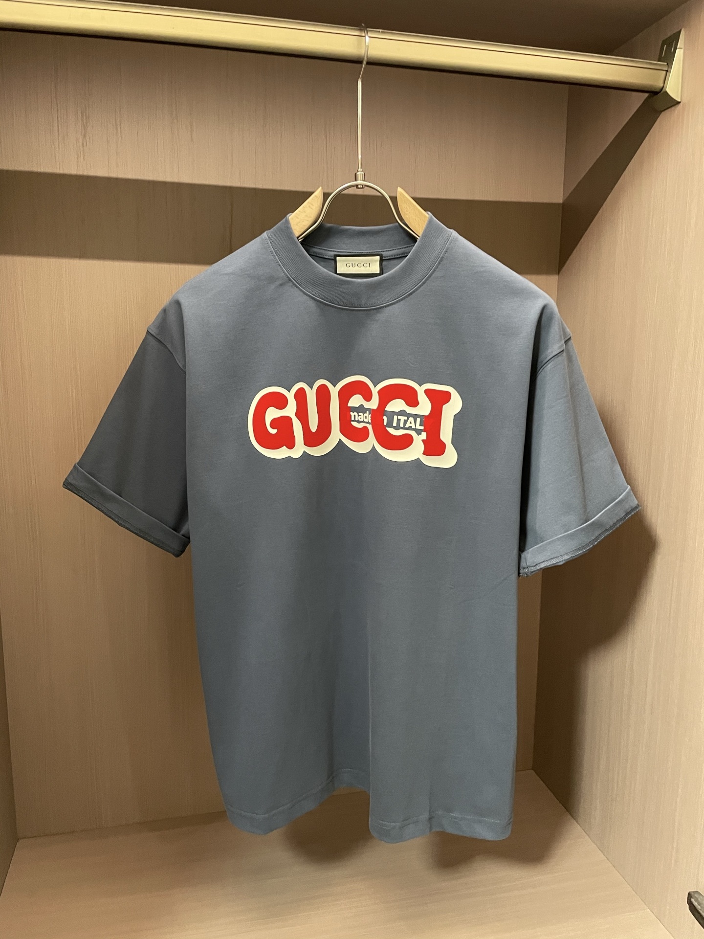 尺码S-XXXL(偏大两个码)
Gucci这波「复古炸弹」把男生审美卷疯了💥
谁懂啊!灰蓝T+立