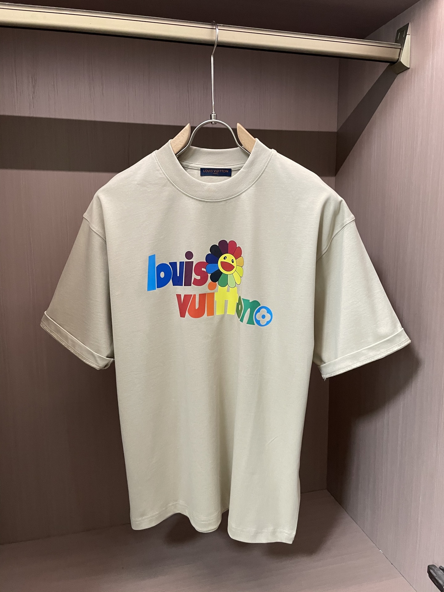 尺码s-xxxl(偏大两个码)LV村上隆联名 | 把彩虹穿在身上🌈救命！LV和村上隆这波联名又鲨疯了‼️