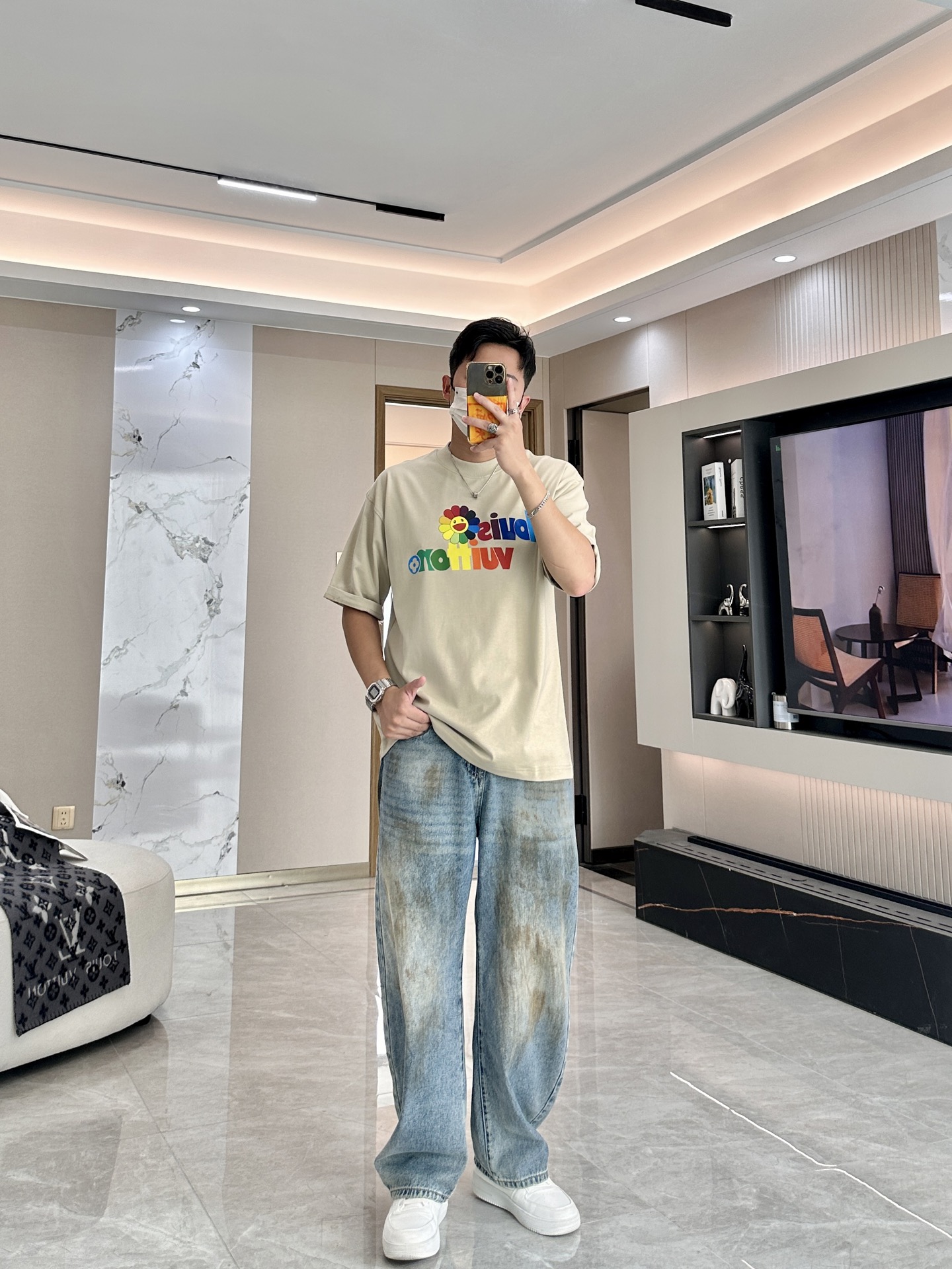 尺码s-xxxl(偏大两个码)LV村上隆联名 | 把彩虹穿在身上🌈救命！LV和村上隆这波联名又鲨疯了‼️