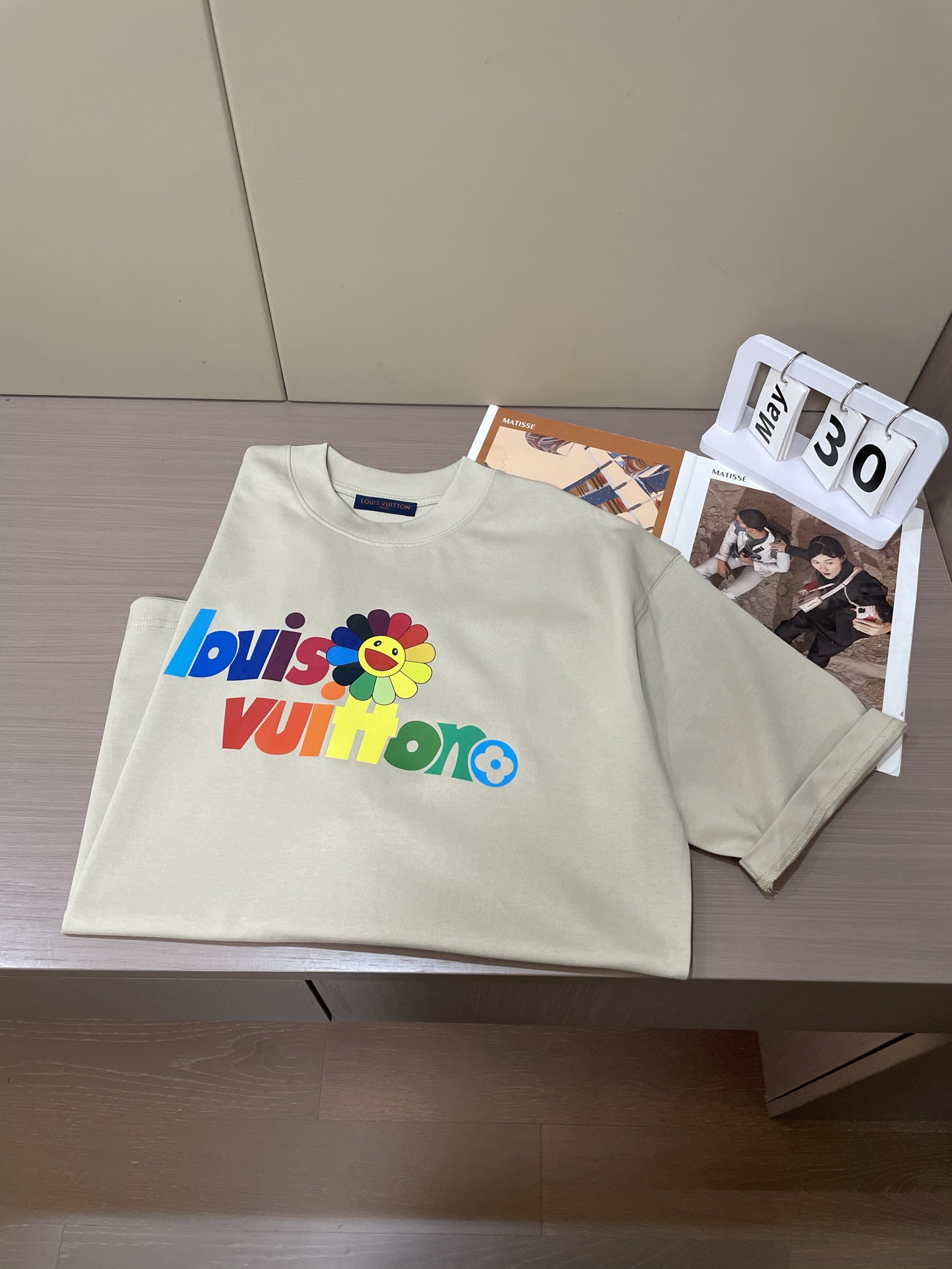 尺码s-xxxl(偏大两个码)LV村上隆联名 | 把彩虹穿在身上🌈救命！LV和村上隆这波联名又鲨疯了‼️