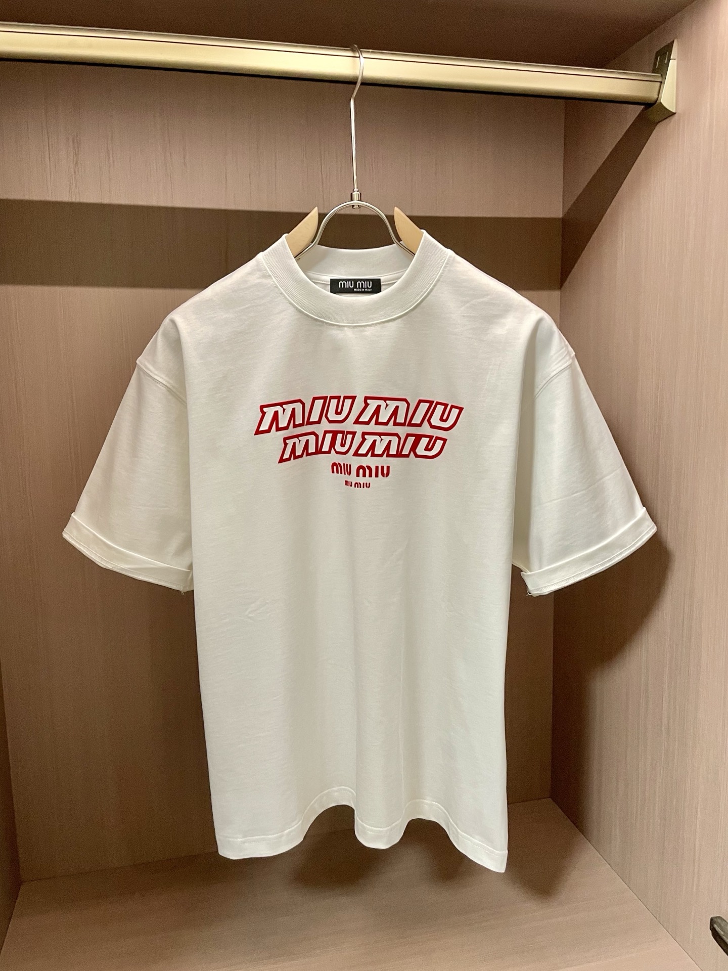 尺码s-xxxl(偏大两个码)‼️MiuMiu无性别T恤｜男女通吃的甜飒松弛感🍧谁懂啊！这件MiuMiu