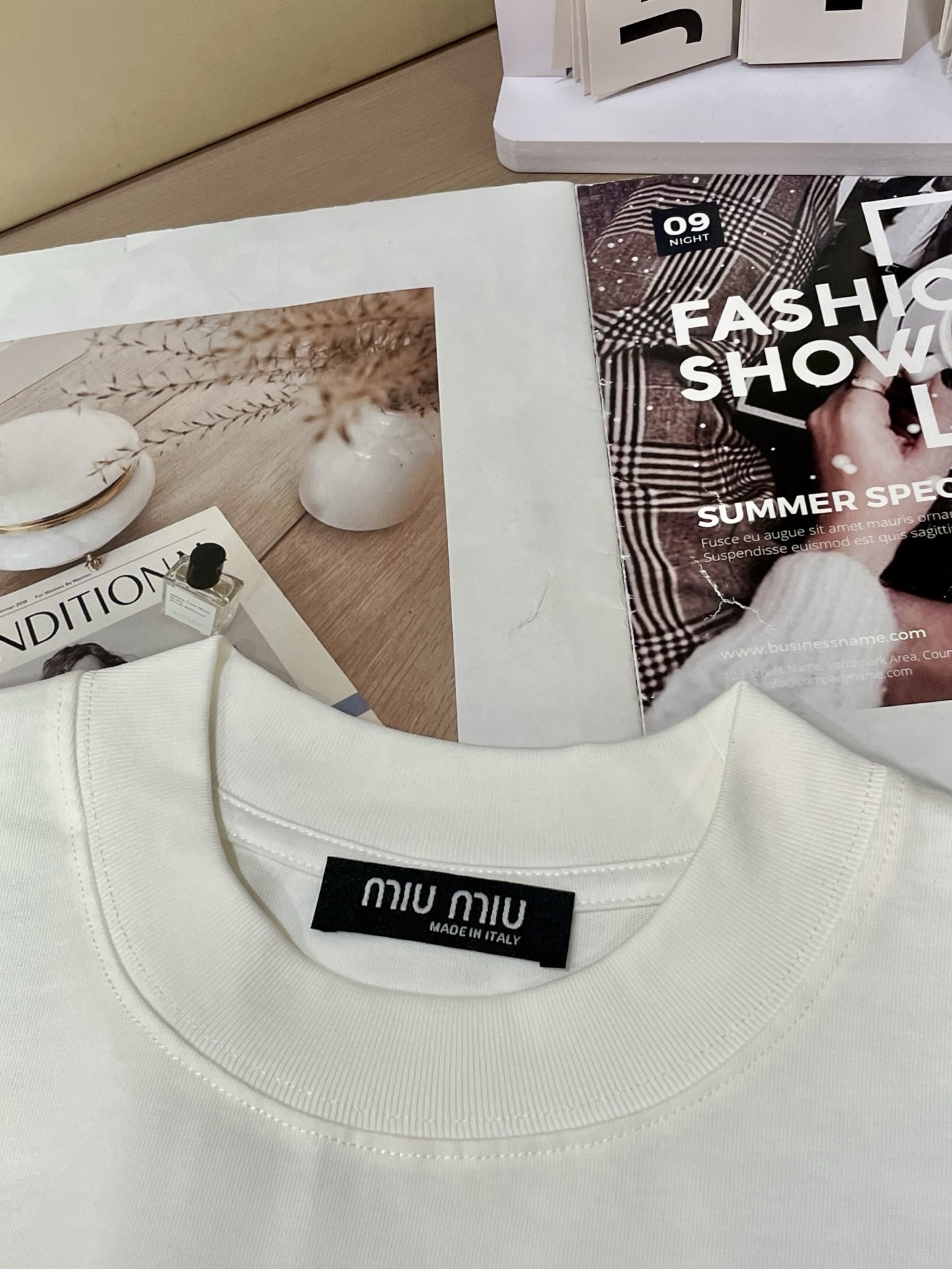 尺码s-xxxl(偏大两个码)‼️MiuMiu无性别T恤｜男女通吃的甜飒松弛感🍧谁懂啊！这件MiuMiu