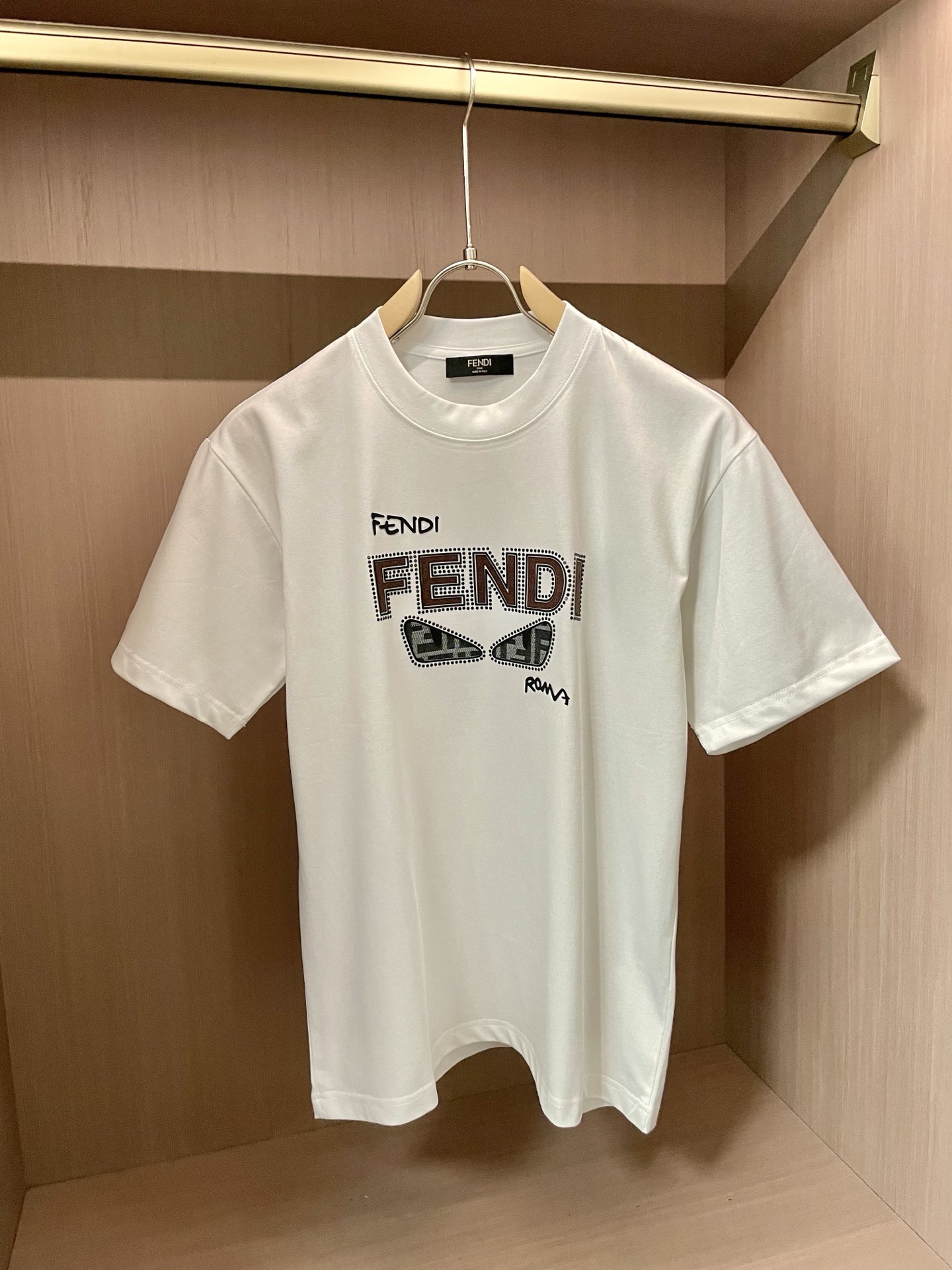 NO:427890,FD Spring and Summer New Products Classic and versatile Round Neck Short-Sleeved T-shirts A must-have item every year!  Simple and generous design, clean and neat tailoring, using imported top mercerized fabrics, soft and delicate, men's wardrobe is indispensable, and can be matched with various clothing anytime and anywhere to meet your daily life needs. The fabrics we choose are all used by first-line brands, which are skin-friendly and smooth, and the clothes design is also very simple and elegant!  Comfort and breathability are perfect!  The fabric attributes are excellent!  Full of high-end feeling!  Size M-4XL, T-shirt,tees,t-shirt,alexander wang19860909FD 春夏新品 经典百搭款 圆领短袖T恤 每年必出的单品！简单大方设计 干净利落剪裁 采用进口顶级丝光面料 柔软细腻 男人的衣柜都少不了基础 随时随地都可以拿来搭配各种服饰,满足您日常生活需求 .我们所选择的面料都是一线品牌所使用的 ,亲肤挺滑手感,衣服设计也是非常的简洁大方！舒适性与透气性完美兼备！面料属性皆为上乘！高级感十足！ 尺码M-4XL,,T-shirt,tees，t-shirt,alexander wang,Men's clothing