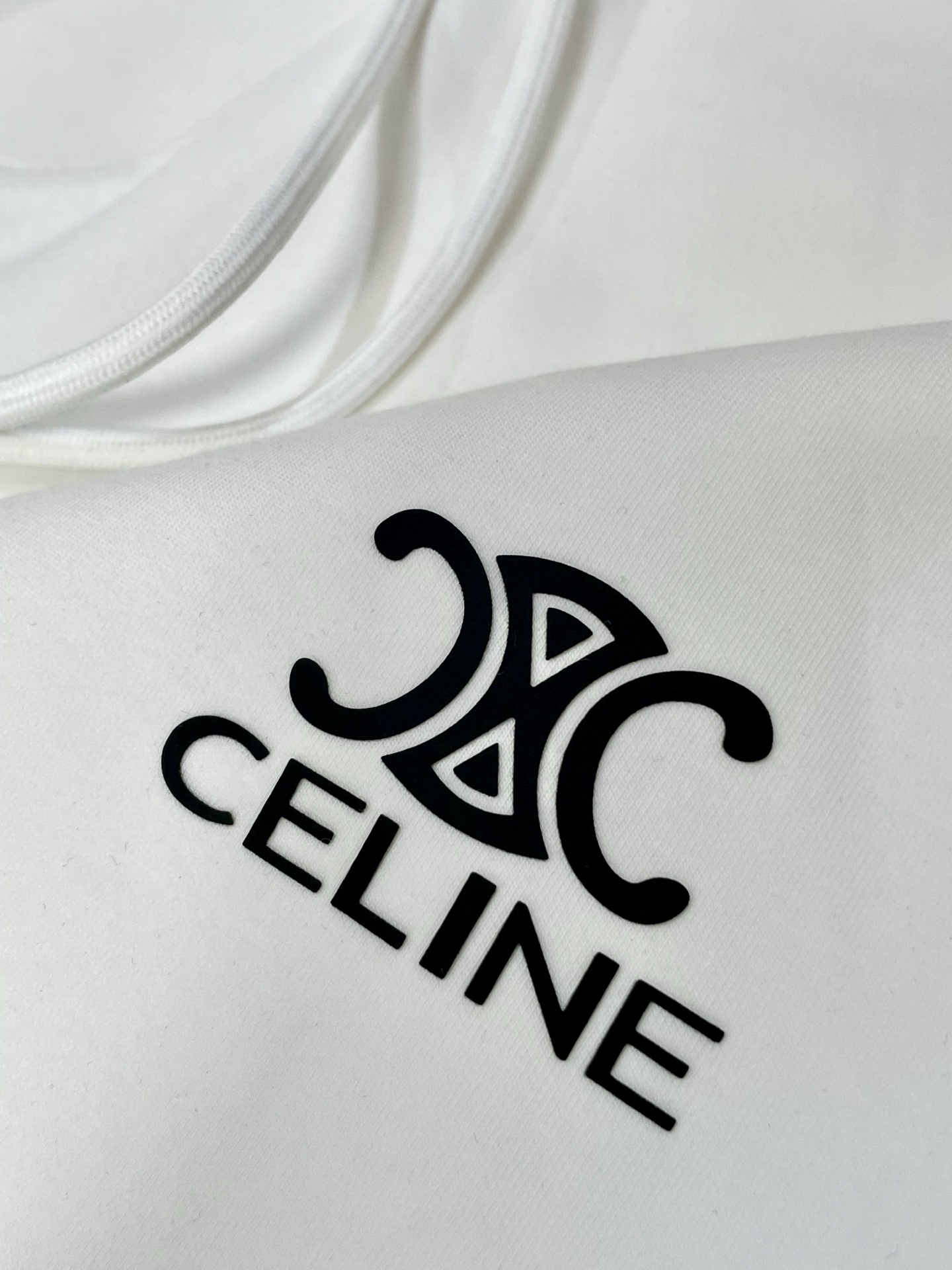 “High-End Celine 2025s Men’s Summer Shorts: Custom Fabrics, Impeccable Detail, High Quality” - 图片 8