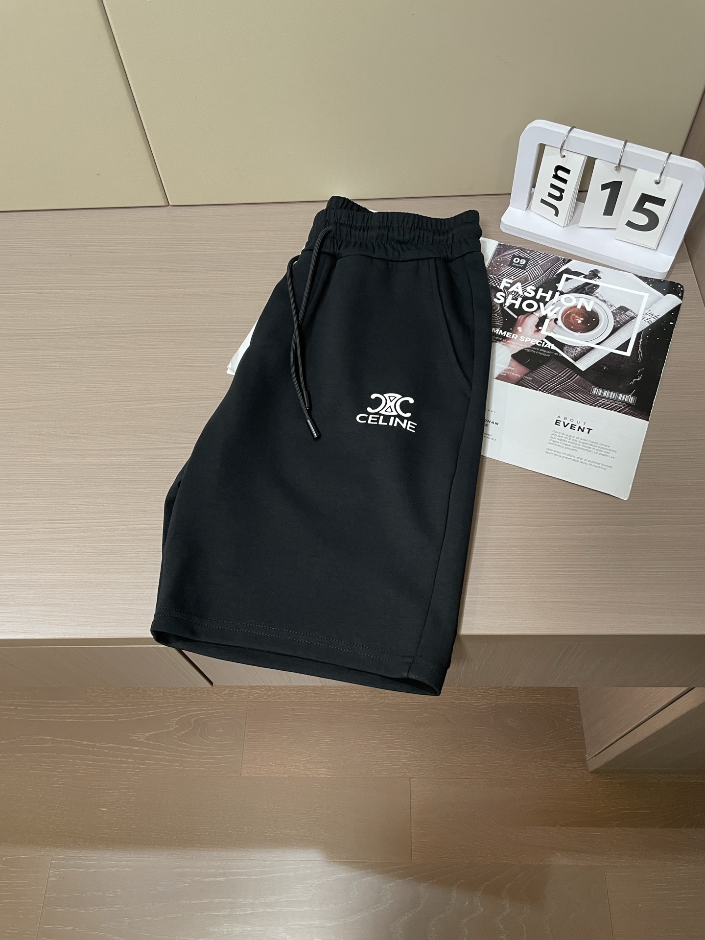 “High-End Celine 2025s Men’s Summer Shorts: Custom Fabrics, Impeccable Detail, High Quality” - 图片 3