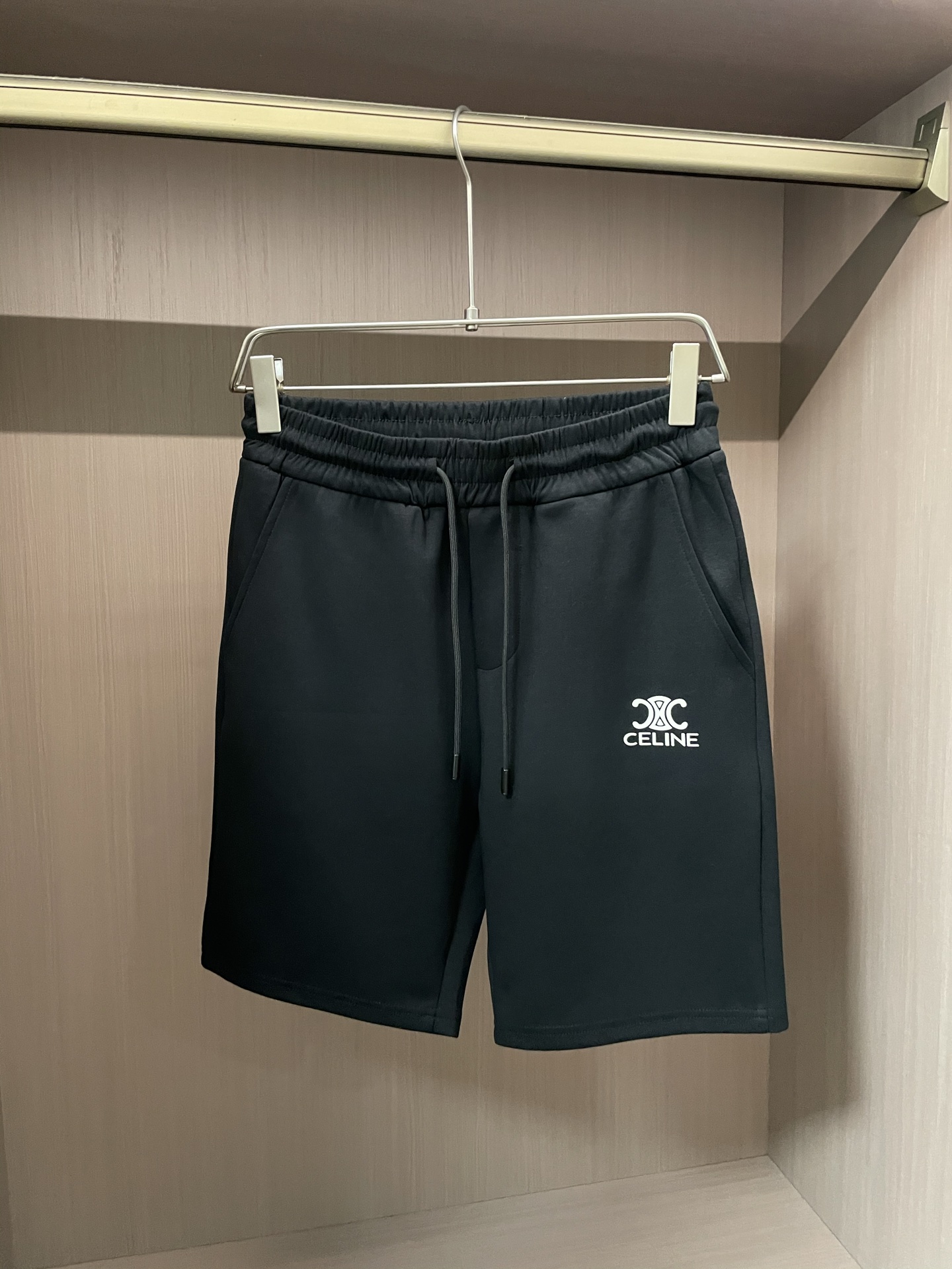 “High-End Celine 2025s Men’s Summer Shorts: Custom Fabrics, Impeccable Detail, High Quality” - 图片 1
