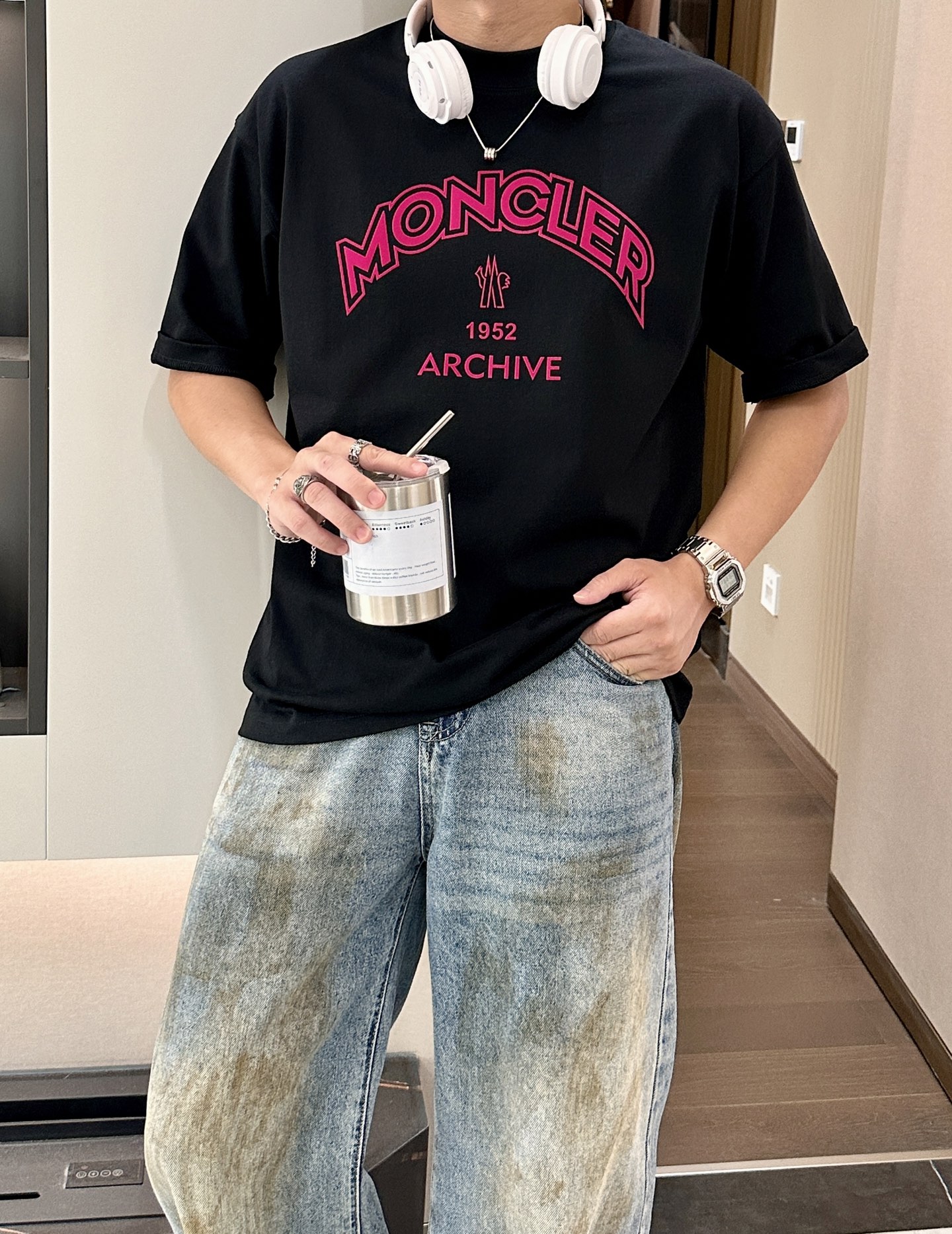 NO:431079,The 2025 spring and summer style/official website synchronization The fabric is made of heavy pure cotton combed cotton fabric, OS loose style, and the upper body style is super positive!  Everyday versatile, a must-have item for wardrobe!  Size S-3XL (Large-size) Size/part S M L XL 2XL 3XL Shoulder width 52 54 56 57 59 60 Length 70 72.75.78.82.85. Bust 54 56.58.60.62.64. Sleeve length 24 26 27 28 29 30,,Moncler,alexander wang19860909蒙口 2025春夏款/官网同步 面料采用重磅纯棉精梳棉面料,OS宽松版型,上身版型超正！日常百搭,衣橱必备单品！ 尺码 S-3XL（版型偏大） 码数/部位S M L XL 2XL 3XL 肩宽 52 54 56 57 59 60 衣长70 72.75.78.82.85. 胸围 54 56.58.60.62.64. 袖长24 26 27 28 29 30,,Moncler,alexander wang,Men's clothing