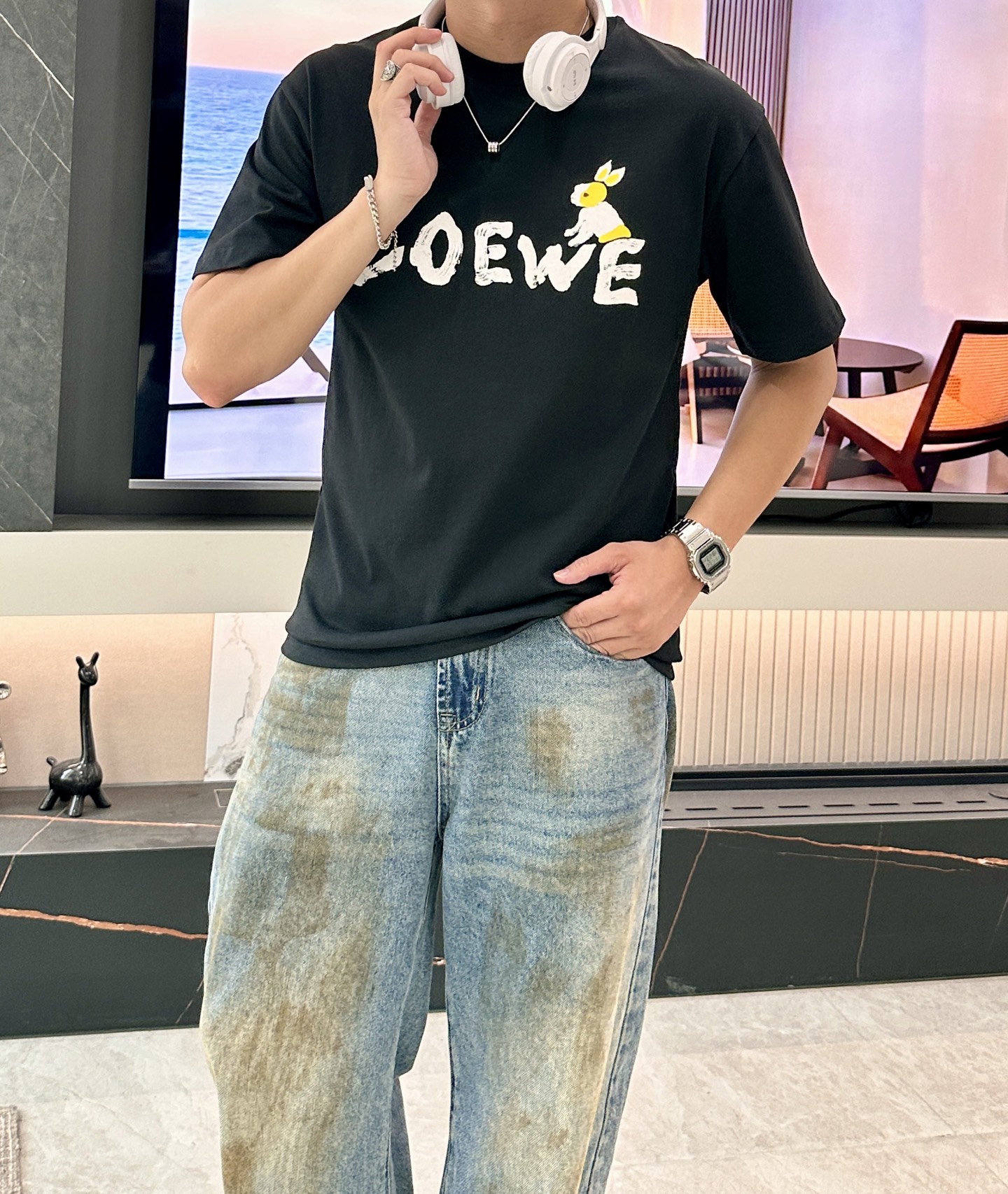 NO:495203,Loewe's new spring and summer first-time counter latest short-sleeved round-neck T-shirt, high-end customization, avant-garde and fashionable design!  Brand logo emphasizes craftsmanship design, high-end customized fabric, soft feel, comfortable to wear, exquisite counter-level car lines, fine workmanship, and invincible and handsome upper body effect!  A must-have item for handsome men!  Code number M-3XL, loewe, T-shirt,tees, t-shirt,alexander wang19860909Loewe 春夏新款首发专柜最新款短袖圆领T恤 高端订制 设计前卫时尚！品牌logo重工艺设计 高端定制面料.手感柔软.穿着舒适.专柜级别精致车线.做工精细.上身效果无敌帅气！型男必备单品！ 码数M-3XL,,loewe,T-shirt,tees，t-shirt,alexander wang,Men's clothing