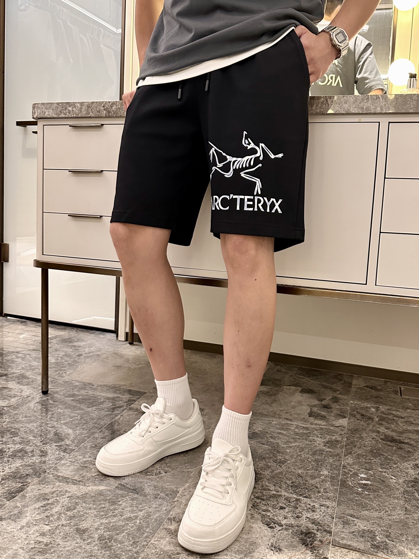 NO:443378,Archaeopteryx Summer Shorts!  Classic hot product, classic and versatile elastic waist casual pinch pants!  !  A very classic style, elastic waist, two sides of the insert bags. The fabric is made of customer-supplied fixed-woven high-strength pure cotton material. The upper body is breathable, soft and skin-friendly, with delicate touch. The waist is knitted elastic waist and drawstring. You don’t have to worry about the discomfort of being too loose or too tight. Full-quality order, size M-3XL try on 172-148 Waist circumference 82CM2 feet 5 suitable for wearing XL, arc'teryx, shorts, alexander wang19860909始祖鸟 夏季短裤！经典爆款,经典百搭松紧腰休闲五分裤！！很经典的一款,松紧腰 两侧插袋 面料采用客供定织高支纯棉料,上身透气,柔软亲肤,手感细腻、 腰部针织松紧腰加抽绳,上身不用担心过松过紧 的不舒适感 全品相订单, 码数M-3XL  试穿 172-148 腰围82CM2尺5穿XL合适,arc'teryx,shorts,alexander wang,Men's clothing