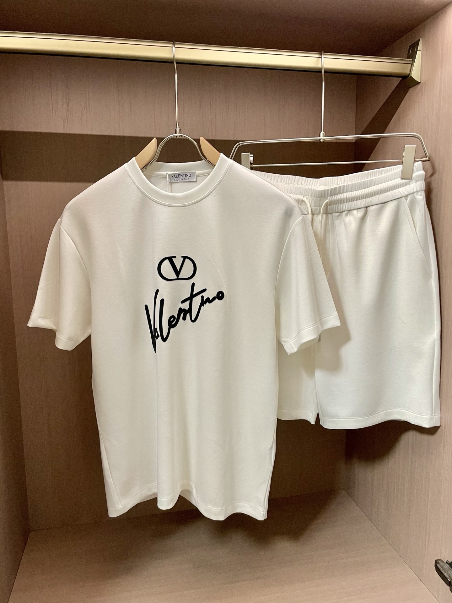 Valentino Trade Company: Exclusive, Classic, Eternal Fashion Set for All Occasions - 图片 2