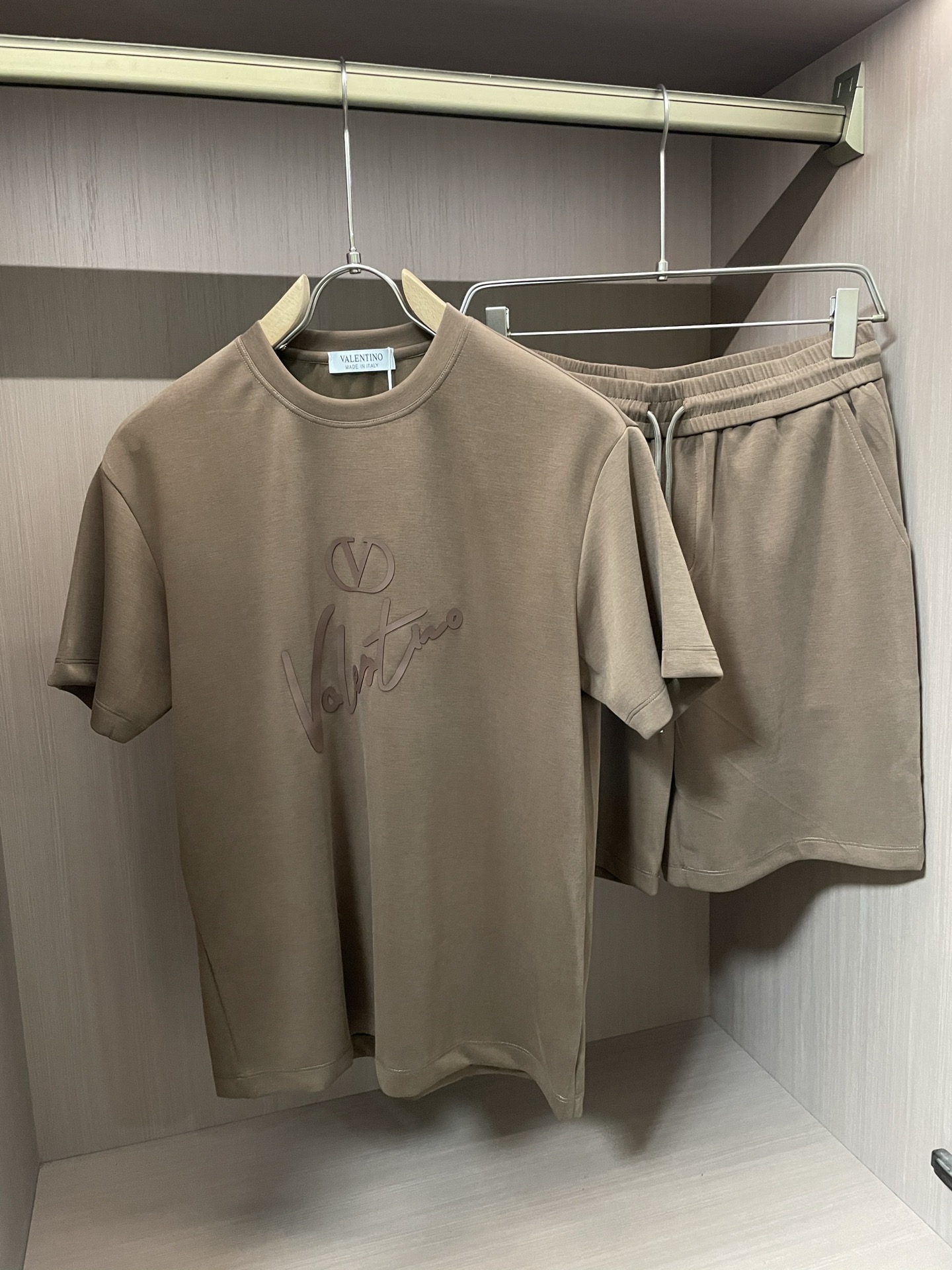 Valentino: Classic, Eternal, Absolute Fashion for Lazy People – Overseas Exclusive Orders.