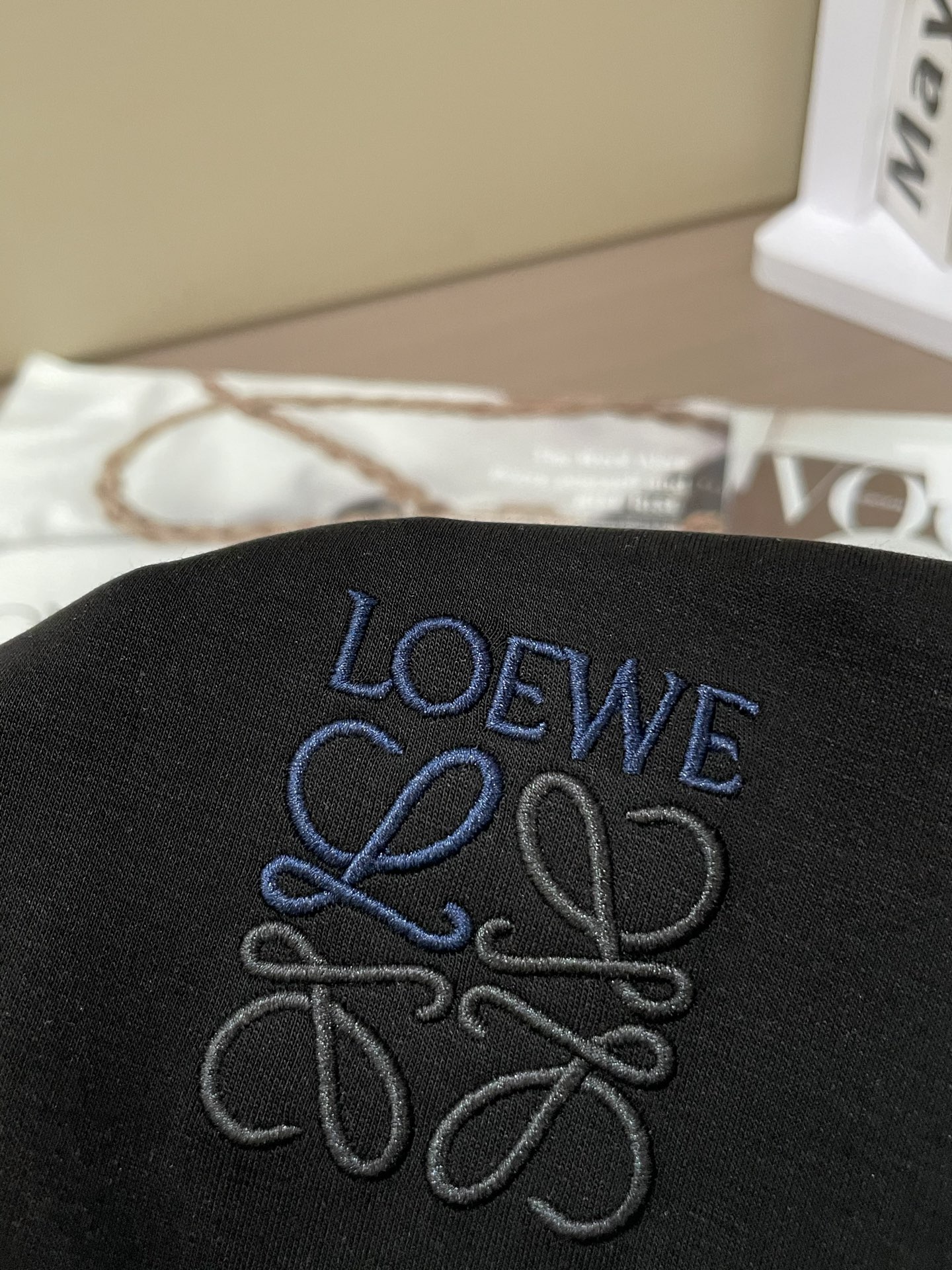 Loewe Trade Company: Classic, Stylish, Comfortable Outfit for All Occasions - 图片 6
