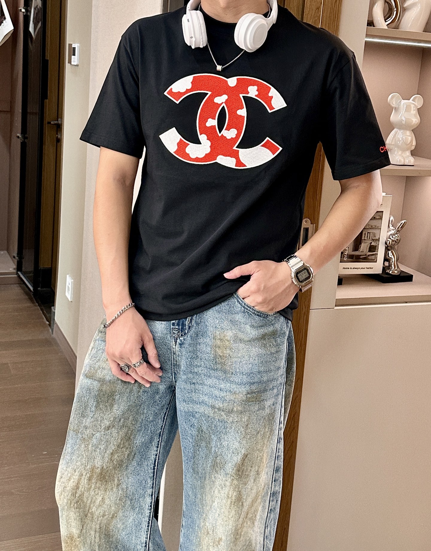 NO:495195,Chanel's new spring and summer first-time counter latest short-sleeved round-neck T-shirt, high-end customization, avant-garde and fashionable design!  Brand logo emphasizes craftsmanship design, high-end customized fabric, soft feel, comfortable to wear, exquisite counter-level car lines, fine workmanship, and invincible and handsome upper body effect!  A must-have item for handsome men!  Code number M-3XL, chanel, T-shirt,tees, t-shirt,alexander wang19860909Chanel 春夏新款首发专柜最新款短袖圆领T恤 高端订制 设计前卫时尚！品牌logo重工艺设计 高端定制面料.手感柔软.穿着舒适.专柜级别精致车线.做工精细.上身效果无敌帅气！型男必备单品！ 码数M-3XL,,chanel,T-shirt,tees，t-shirt,alexander wang,Men's clothing