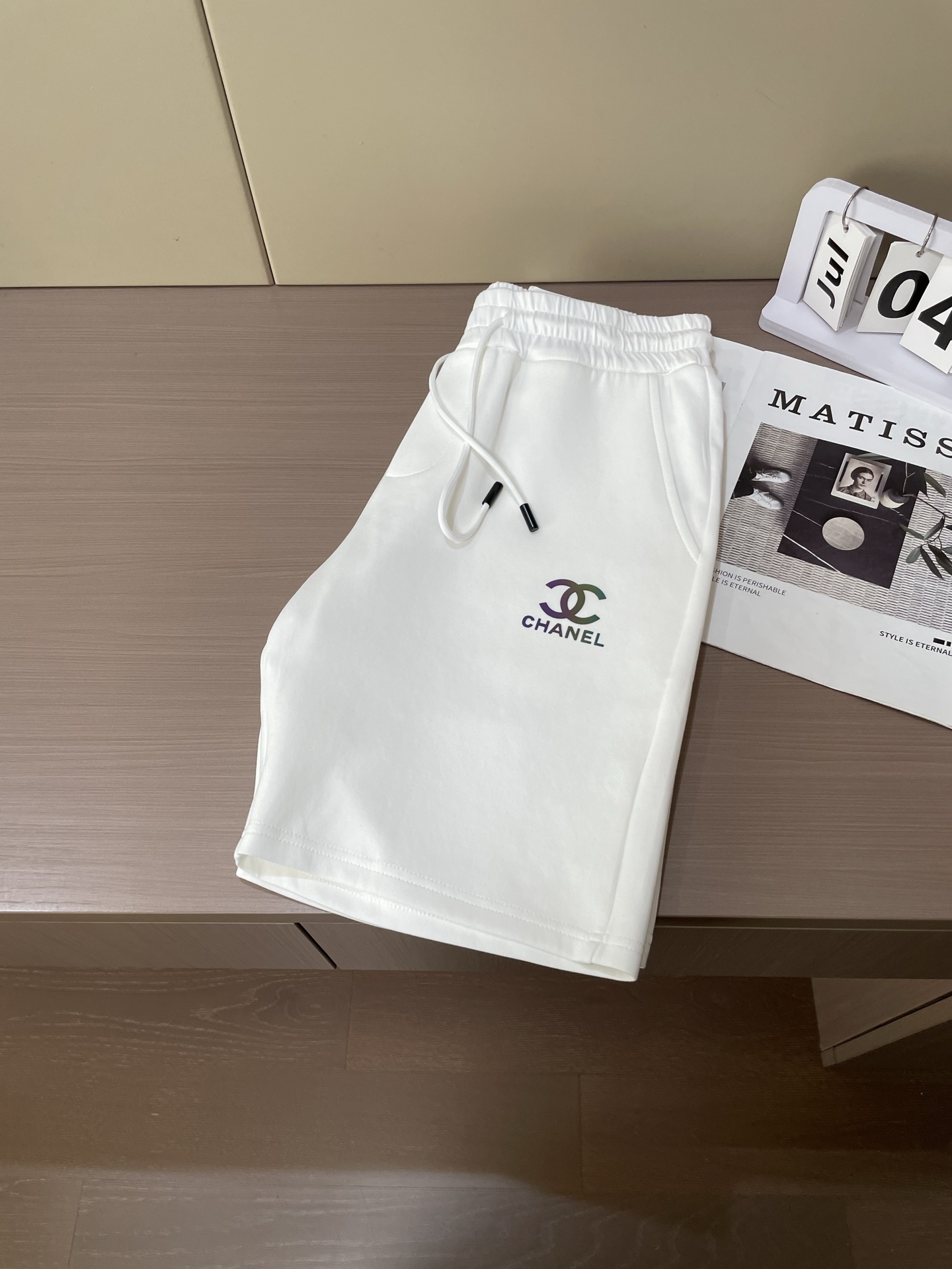 High-End Chanel 2025s Men’s Summer Shorts: Customized Fabrics, Impeccable Design, High Quality - 图片 3