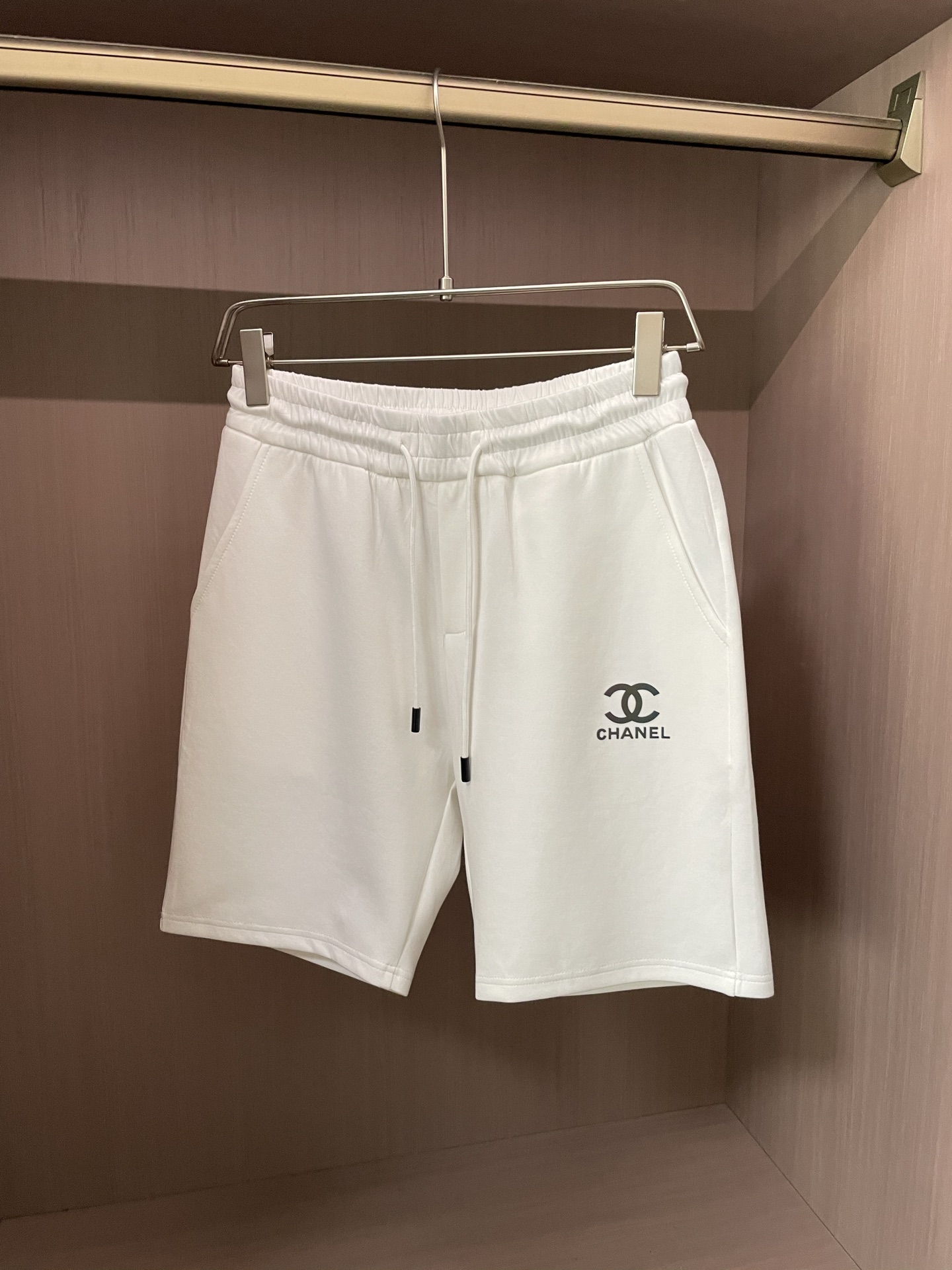High-End Chanel 2025s Men’s Summer Shorts: Customized Fabrics, Impeccable Design, High Quality - 图片 1