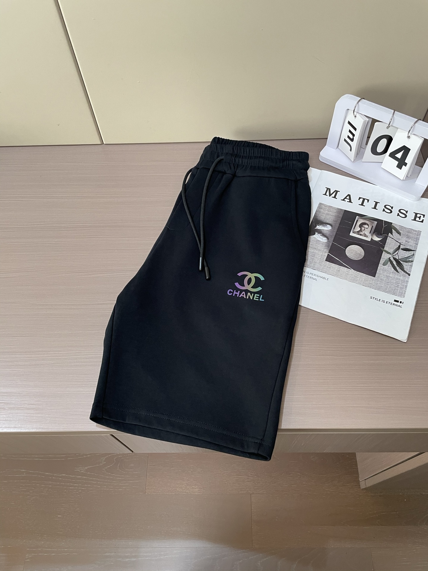 High-End Chanel 2025s Men’s Summer Shorts: Customized Fabrics, Impeccable Design, High Quality - 图片 9