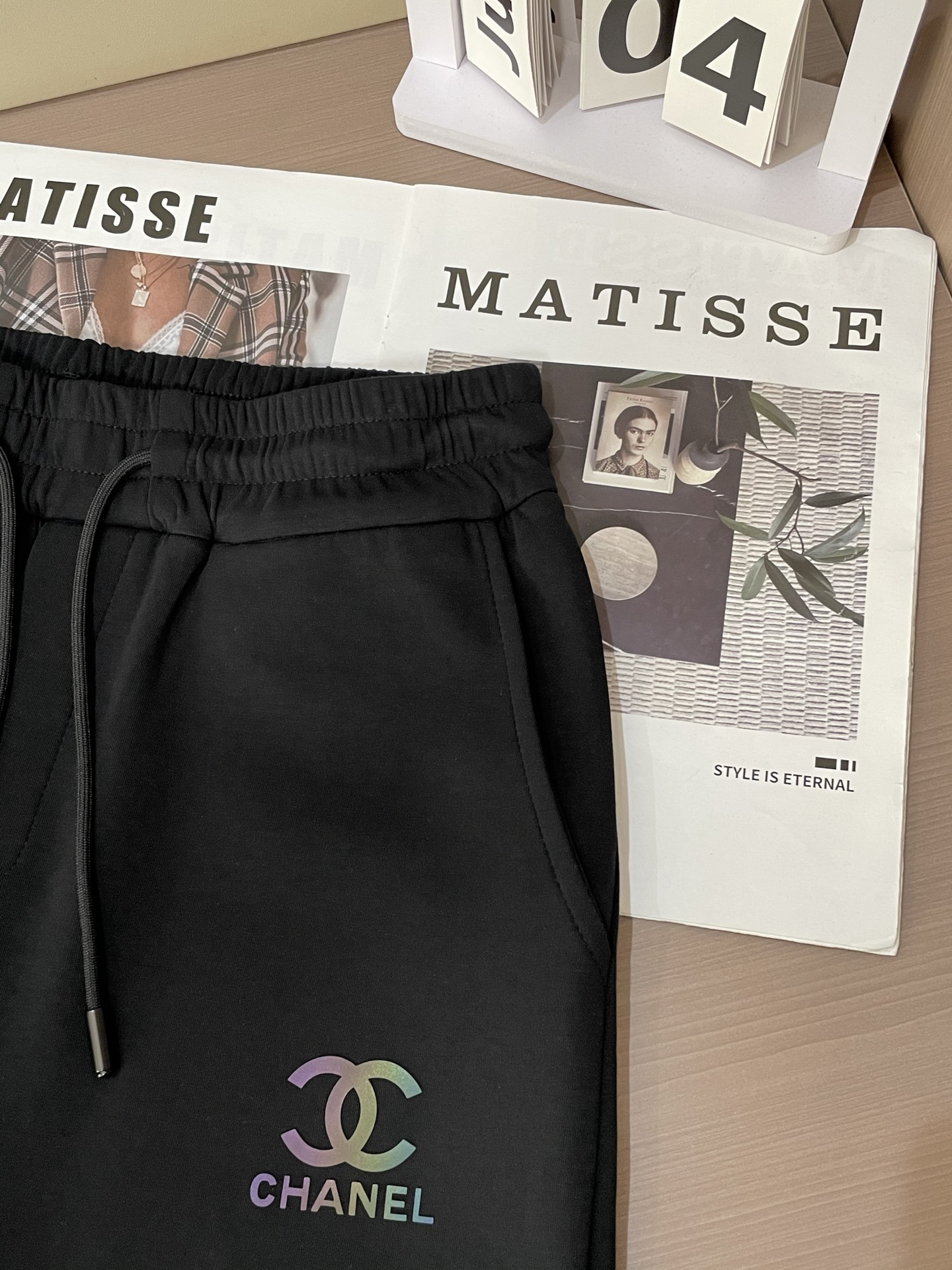 High-End Chanel 2025s Men’s Summer Shorts: Customized Fabrics, Impeccable Design, High Quality - 图片 6