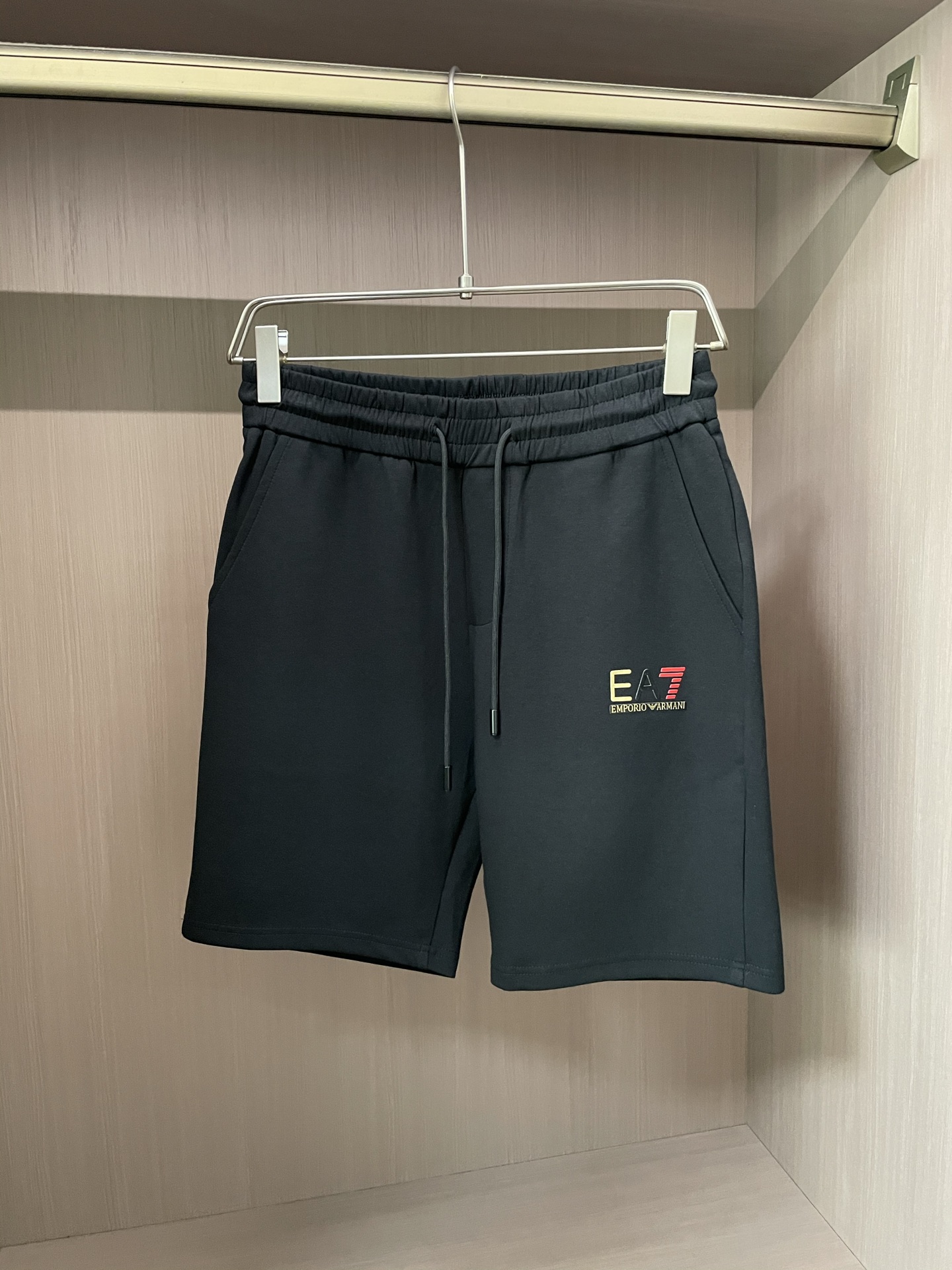 High-End Men’s Summer Shorts 2025: Custom Fabrics, Comfort, Quality, Impeccable Details - 图片 1