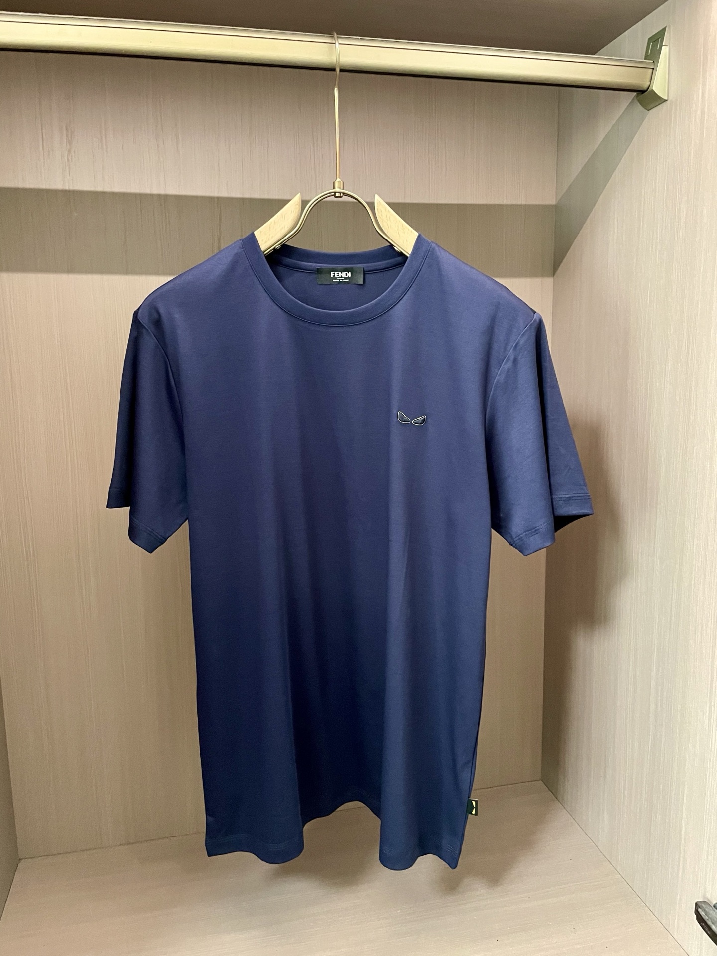 NO:449739,FD's big recommendation!  2025ss summer clothing new products, on sale in counter, the latest series of pattern logo short-sleeved T-shirts, the rhythm of each person having to hand in one piece!  Imported top high-density mercerized cotton fabric is extremely skin-friendly and comfortable. It is very delicate to touch, has a good texture, and perfectly reflects the three-dimensional feeling. It is in line with the brand's consistent design style. It is a very good overall style. It is completely fine to wear it alone. Size M-XXXL, T-shirt,tees, t-shirt,alexander wang19860909FD 重磅推荐！2025ss夏装新品 专柜在售 最新系列图案logo短袖T恤 必须人手一件的节奏！进口顶极高密度丝光棉面料,极为亲肤舒适 摸上去非常的细腻,质感很好,完美体现立体感 符合品牌一贯设计风格,整体非常不错的一款,内搭单穿都完全没问题 尺码M-XXXL,,T-shirt,tees，t-shirt,alexander wang,Men's clothing